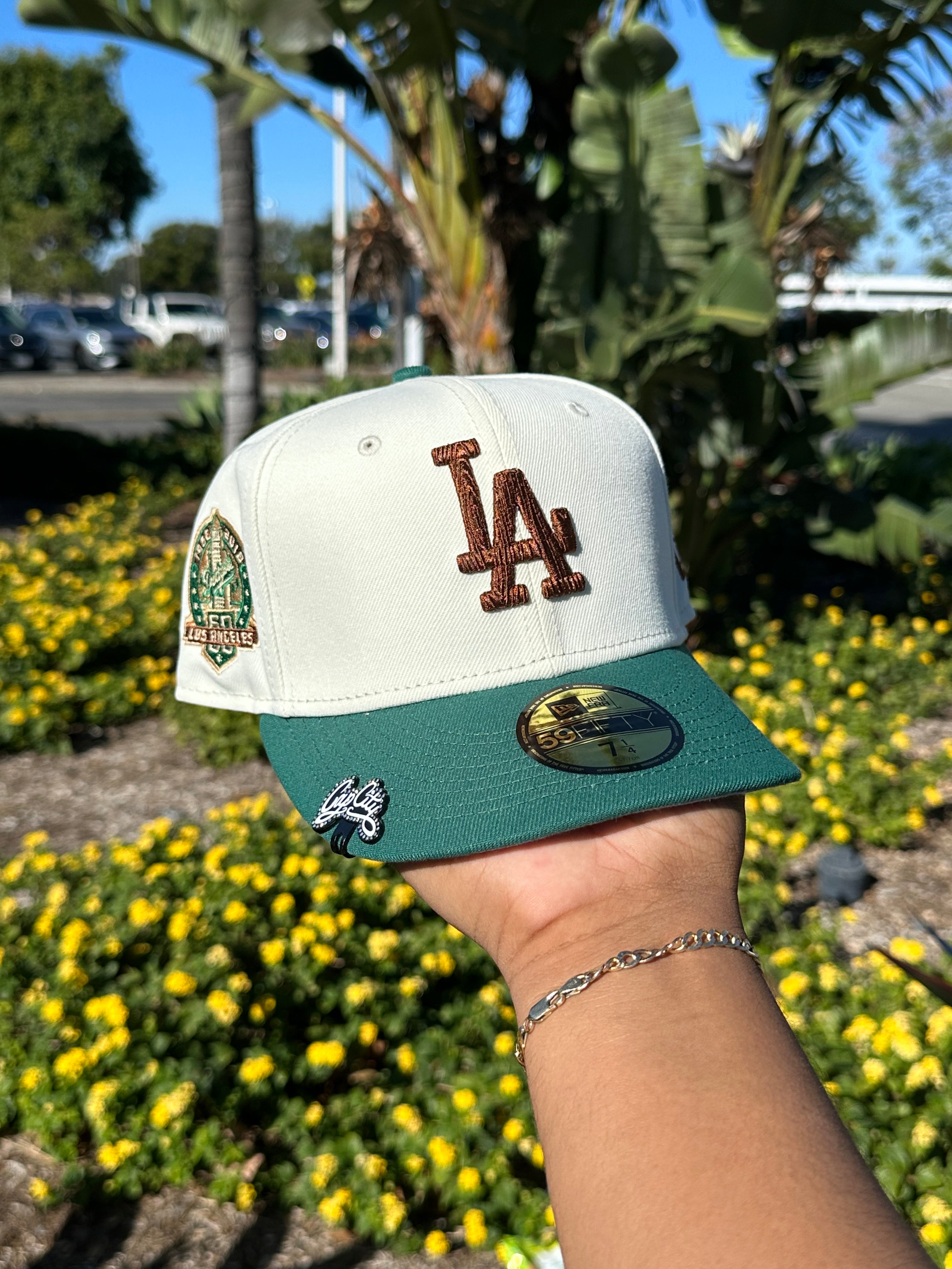 NEW ERA 59FIFTY CHROME WHITE/GREEN LOS ANGELES DODGERS W/ 60TH ANNIVERSARY PATCH