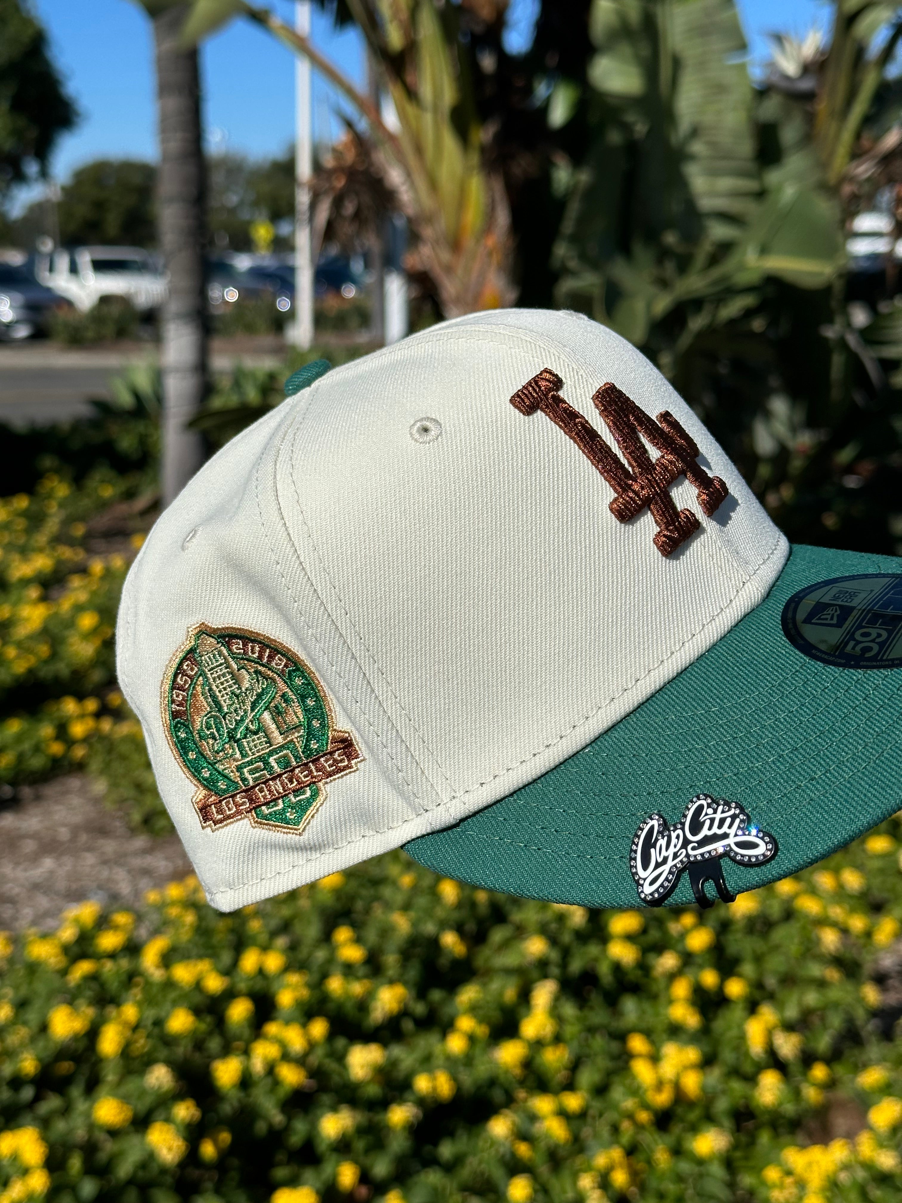 NEW ERA 59FIFTY CHROME WHITE/GREEN LOS ANGELES DODGERS W/ 60TH ANNIVERSARY PATCH