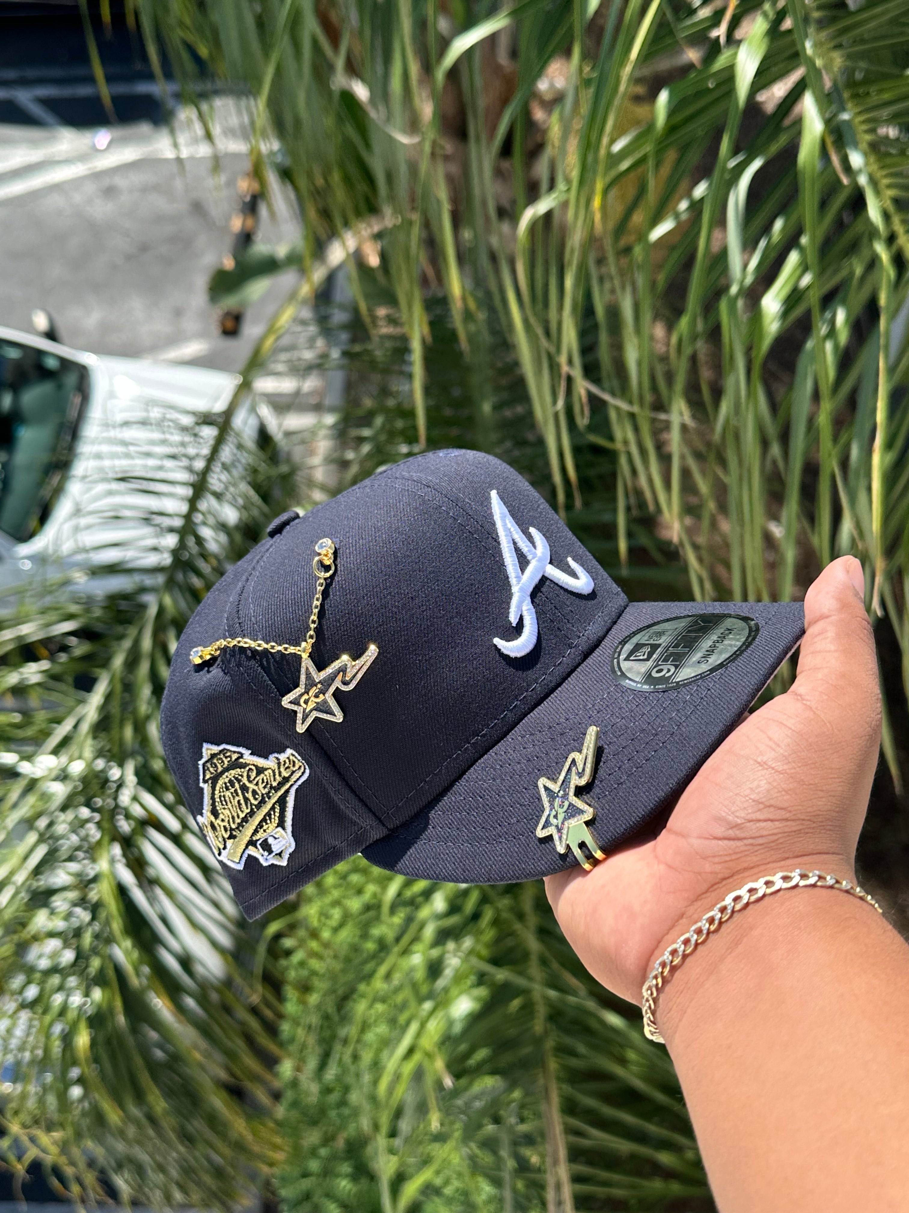 NEW ERA EXCLUSIVE 9FIFTY NAVY ATLANTA BRAVES SNAPBACK W/ 1995 WORLD SERIES PATCH (GREY UV)