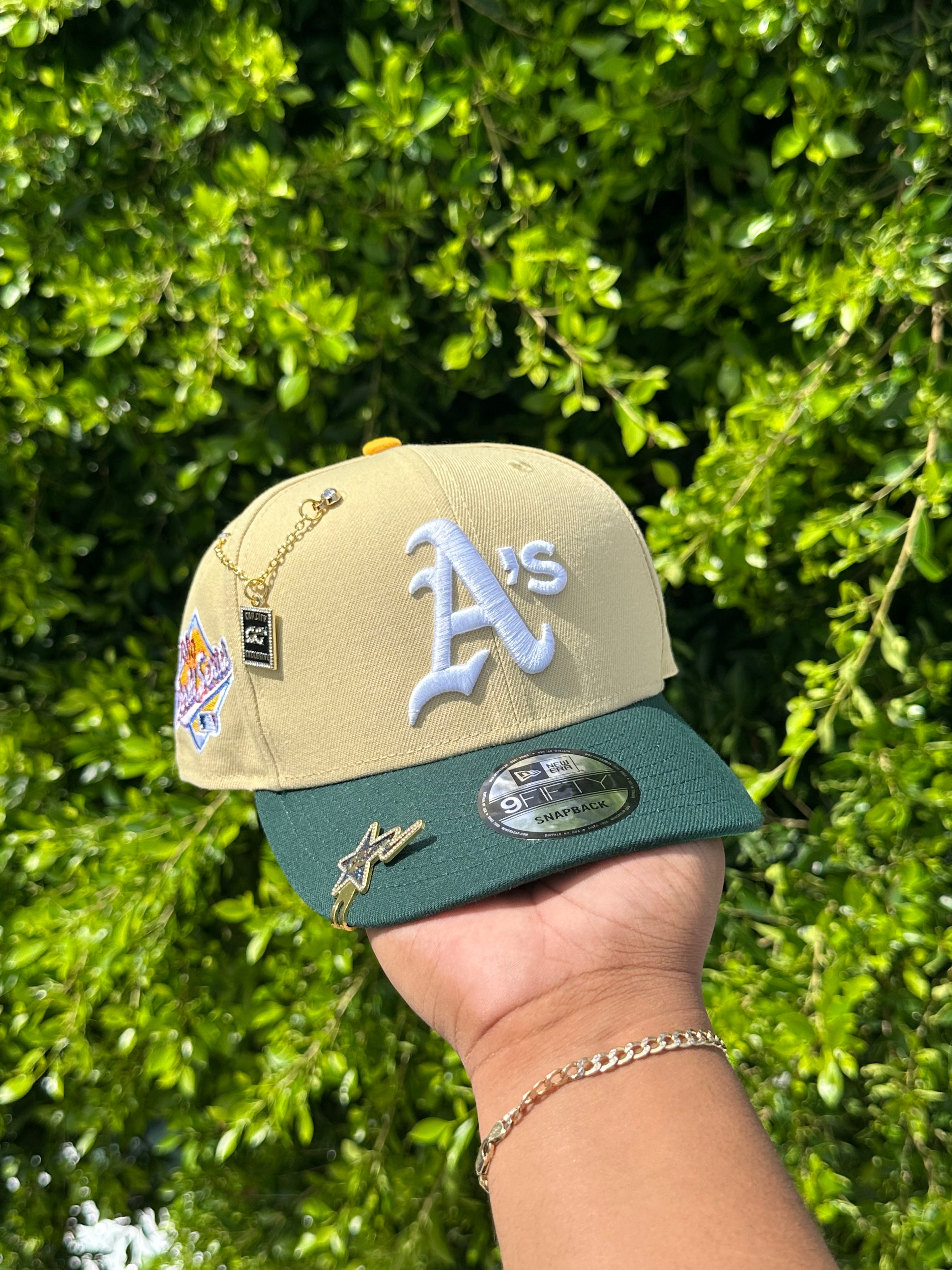 NEW ERA EXCLUSIVE 9FIFTY CREAM/FOREST GREEN OAKLAND A'S SNAPBACK W/ 1989 WORLD SERIES PATCH