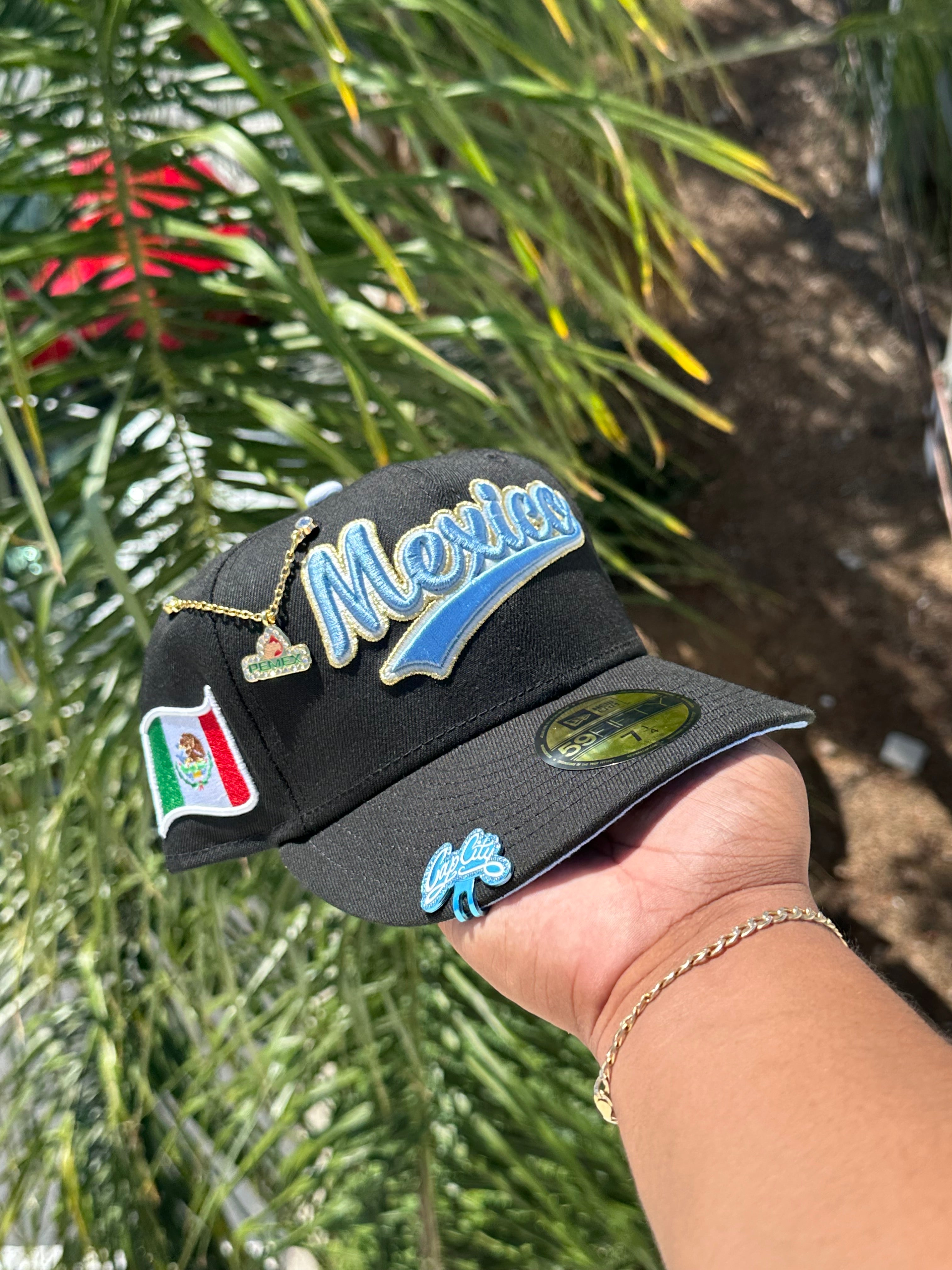 NEW ERA EXCLUSIVE 59FIFTY BLACK MEXICO SCRIPT W/ MEXICO FLAG PATCH