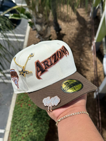 NEW ERA EXCLUSIVE 59FIFTY CHROME WHITE/WALNUT ARIZONA DIAMONDBACKS W/ AZ DIAMONDBACKS PATCH (PINK UV)
