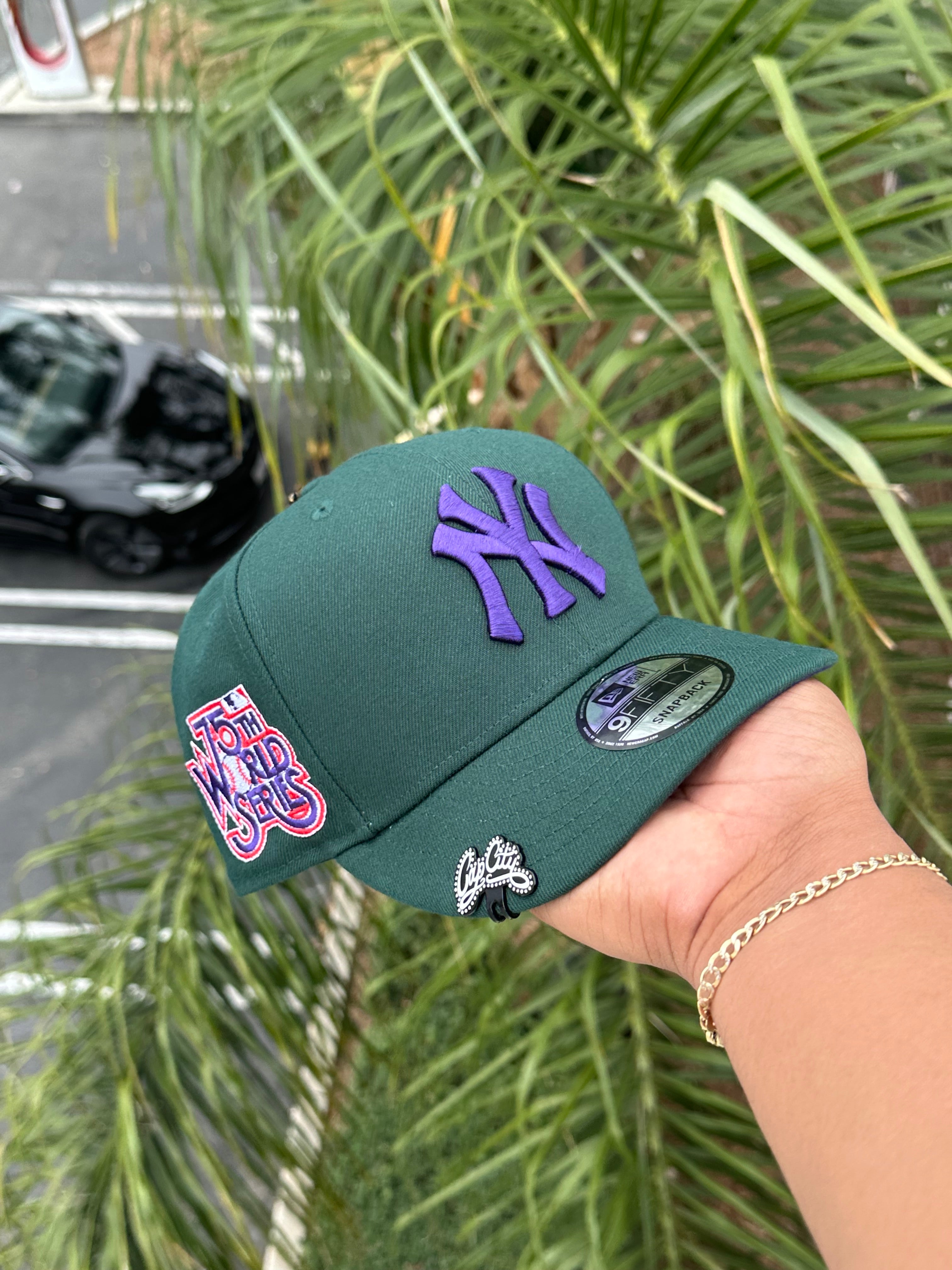 NEW ERA EXCLUSIVE 9FIFTY DARK GREEN NEW YORK YANKEES SNAPBACK W/ 75TH WORLD SERIES PATCH