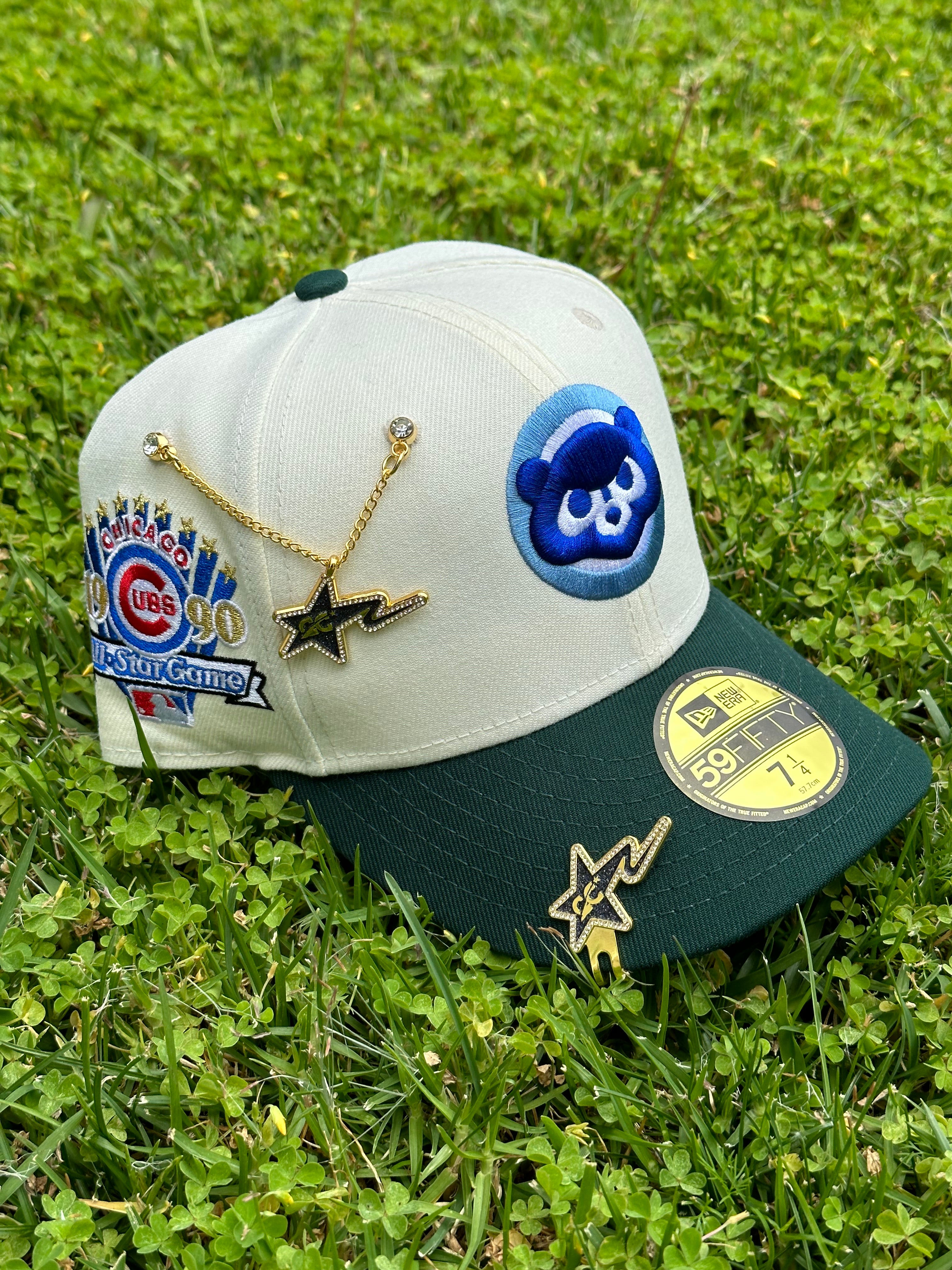 EXCLUSIVO 59FIFTY DE NUEVA ERA CROMADO BLANCO/VERDE BOSQUE CHICAGO CUBS CON PARCHE DEL JUEGO ALL STAR DE 1990 