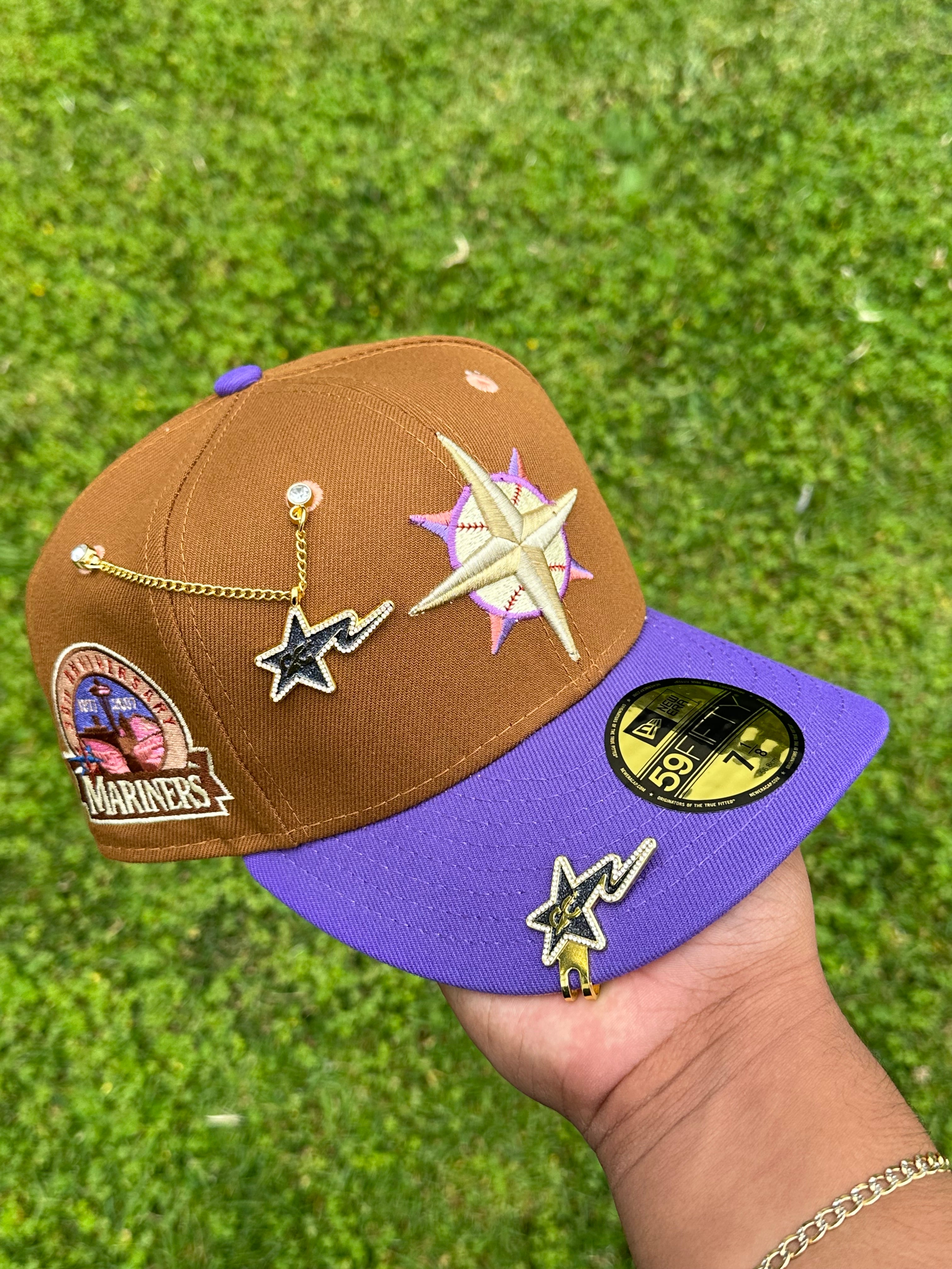 EXCLUSIVO DE NEW ERA 59FIFTY KHAKI/PURPLE SEATTLE MARINERS CON PARCHE DEL 30 ANIVERSARIO 