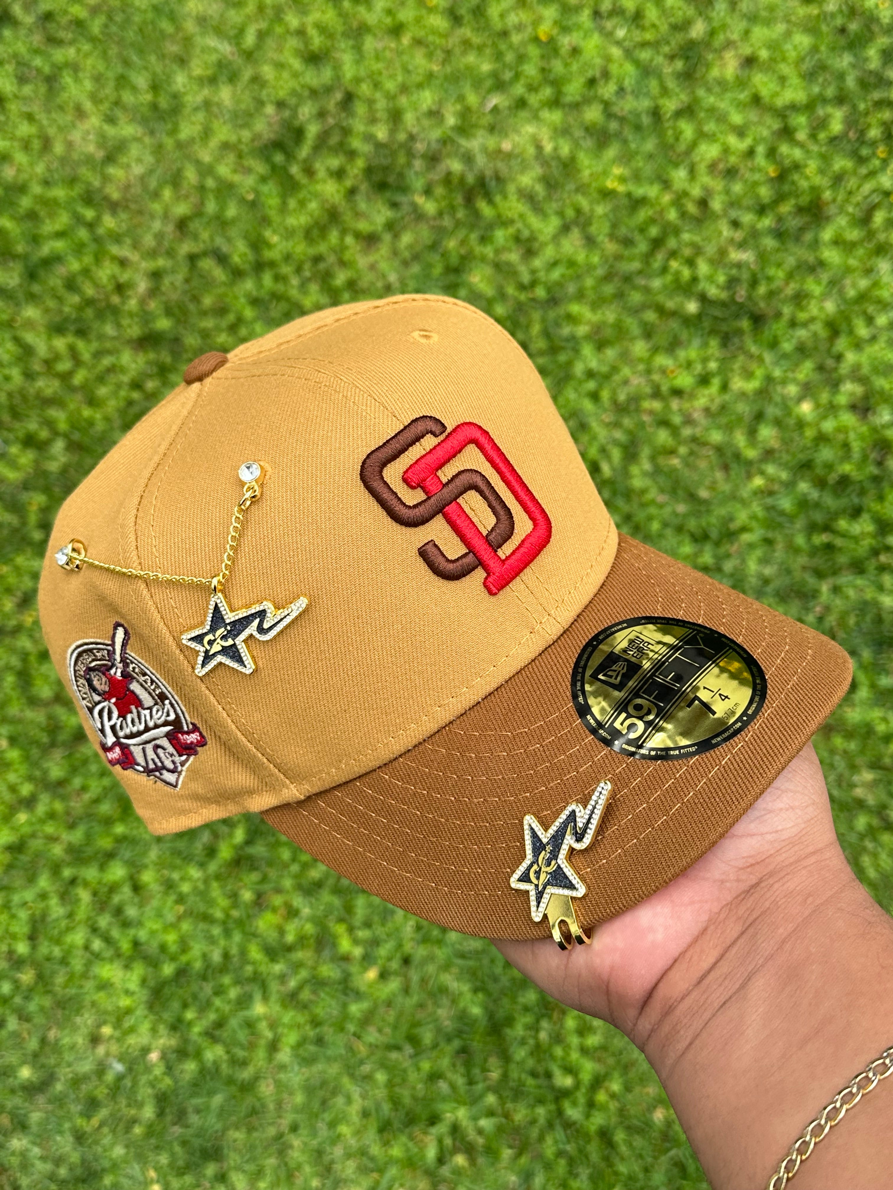 EXCLUSIVO DE NEW ERA 59FIFTY TAN/KHAKI SAN DIEGO PADRES CON PARCHE DEL 40 ANIVERSARIO 