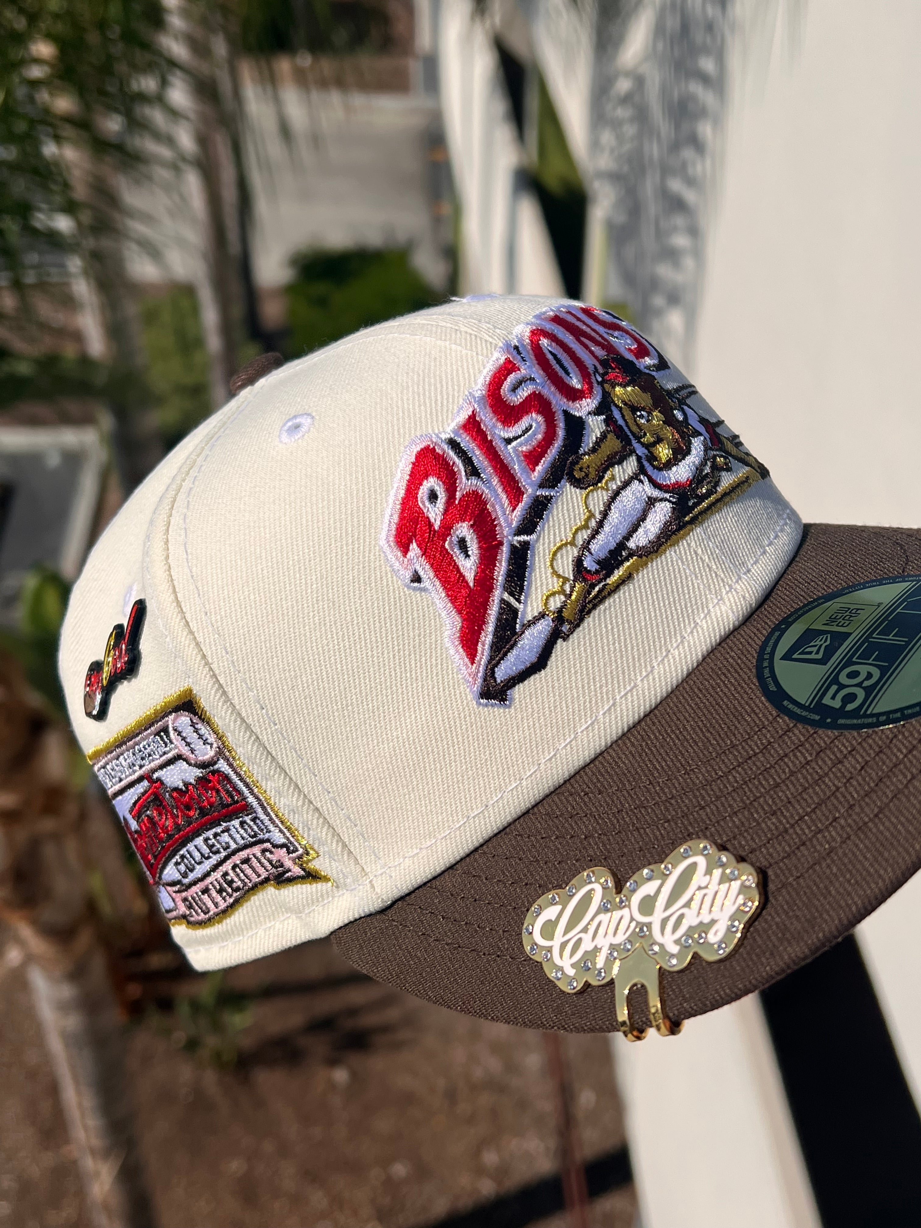 NEW ERA EXCLUSIVE 59FIFTY WHITE/BROWN BUFFALO BISONS W/ HOMETOWN COLLECTION PATCH