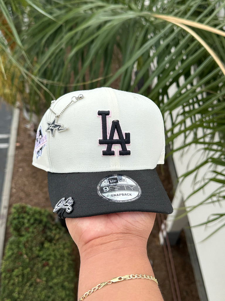NEW ERA EXCLUSIVE 9FIFTY CHROME WHITE/BLACK LOS ANGELES DODGERS SNAPBACK W/ 1988 WORLD SERIES PATCH (PINK UV)