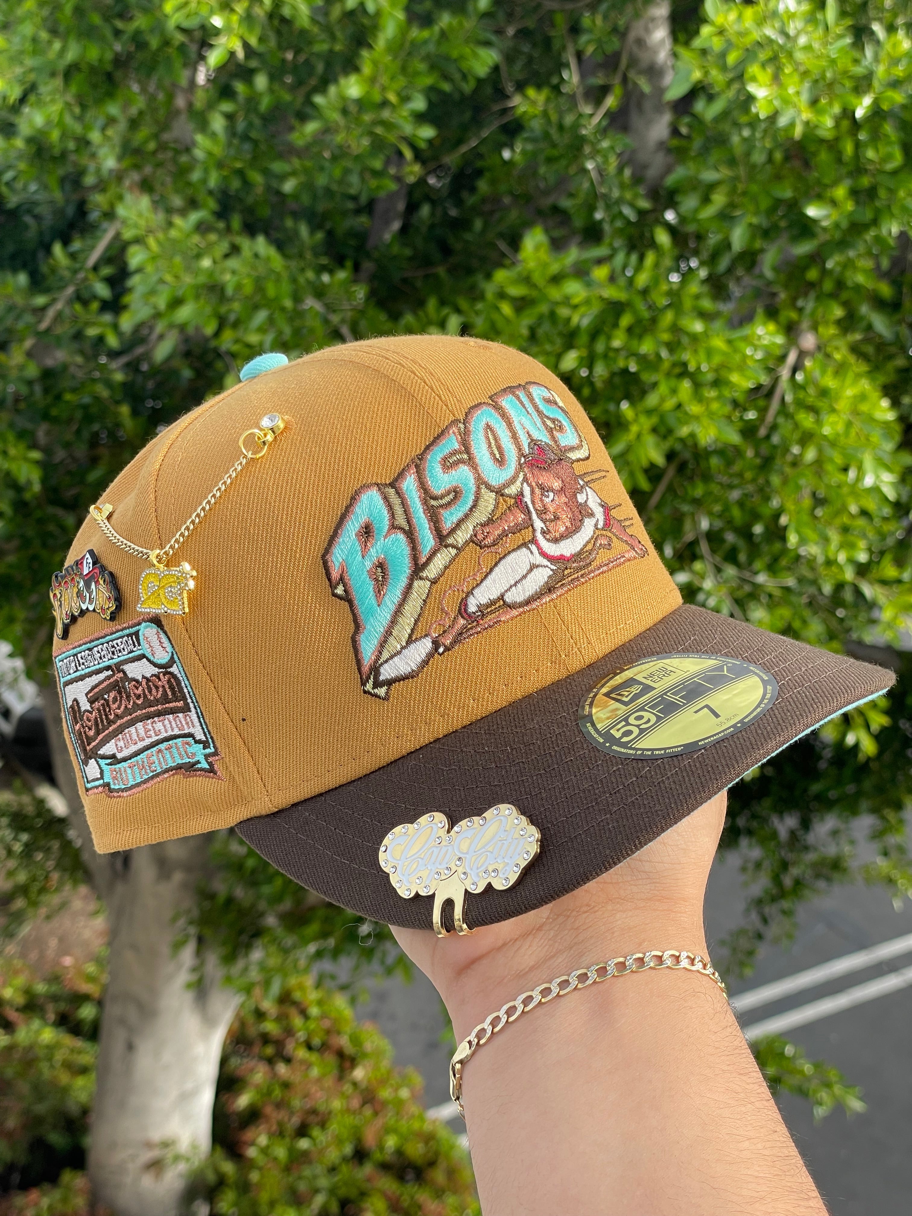 EXCLUSIVO DE NEW ERA 59FIFTY BISONES DE BÚFALO TAN/NOGAL CON PARCHE DE LA COLECCIÓN HOMETOWN 