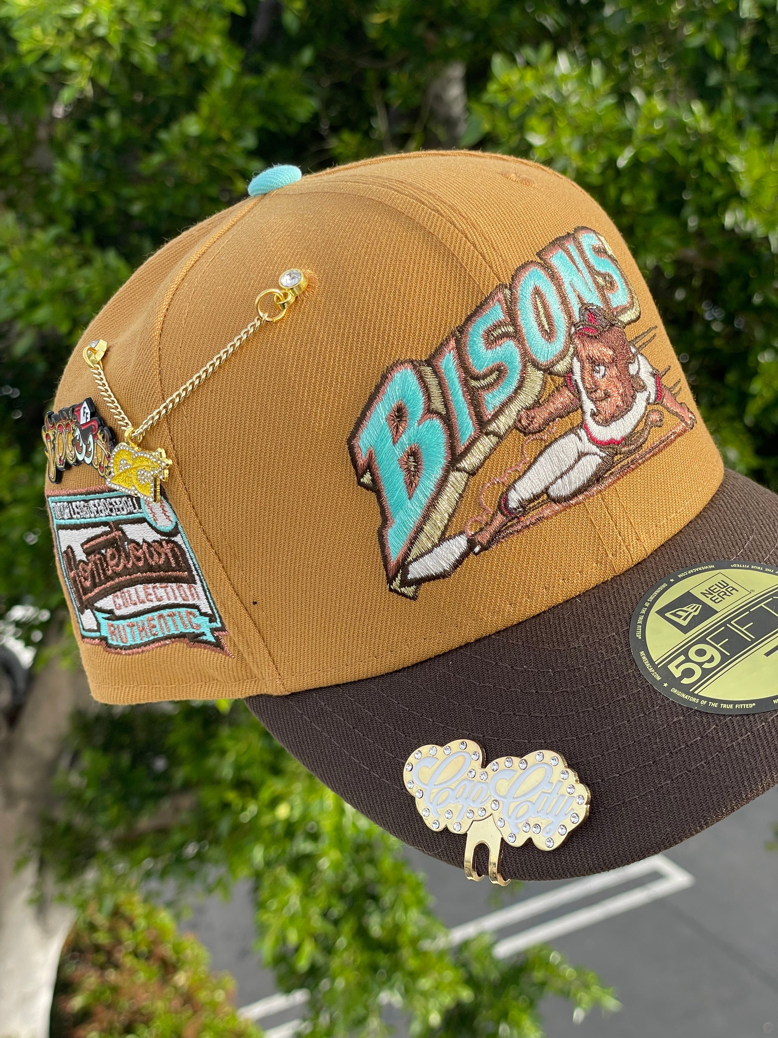 EXCLUSIVO DE NEW ERA 59FIFTY BISONES DE BÚFALO TAN/NOGAL CON PARCHE DE LA COLECCIÓN HOMETOWN 