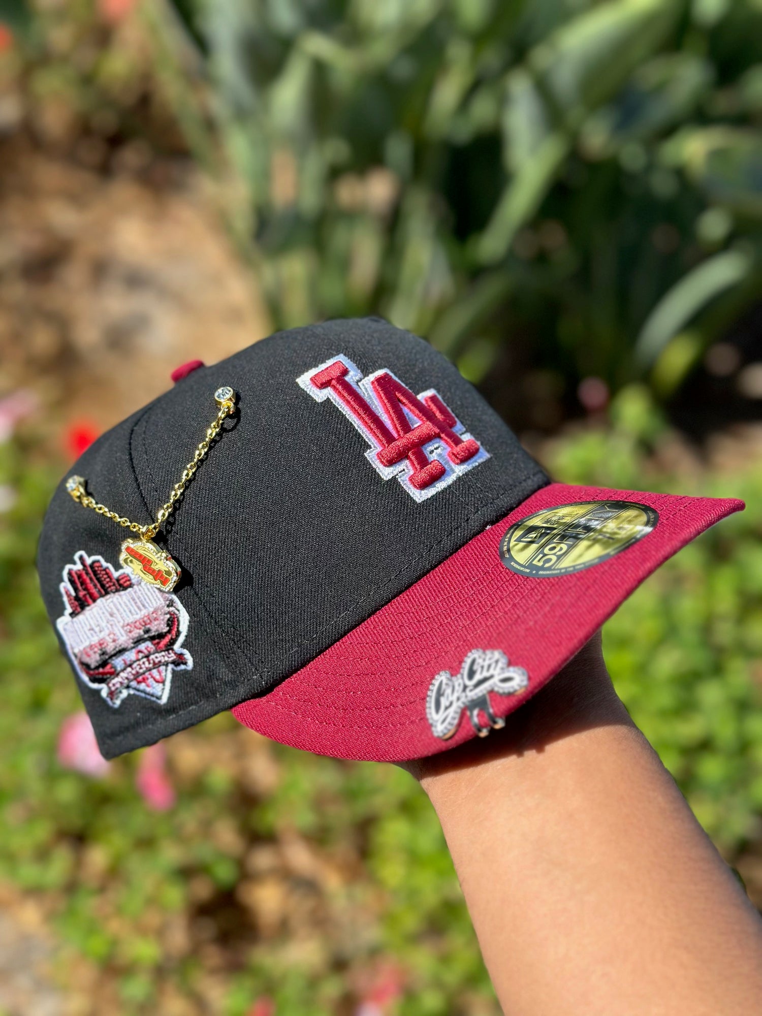 NEW ERA EXCLUSIVE 59FIFTY BLACK/BURGUNDY LOS ANGELES DODGERS W/ 40TH ANNIVERSARY SIDE PATCH