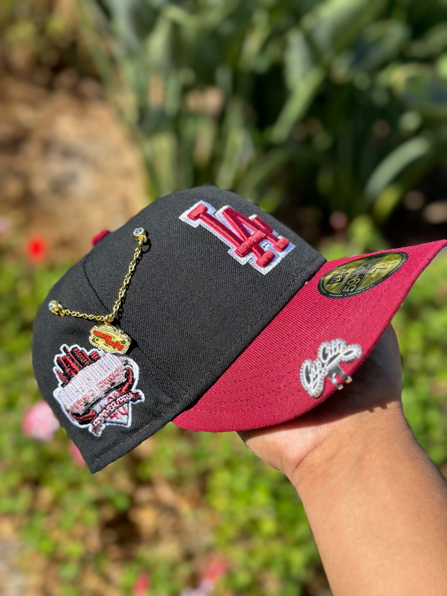 NEW ERA EXCLUSIVE 59FIFTY BLACK/BURGUNDY LOS ANGELES DODGERS W/ 40TH ANNIVERSARY SIDE PATCH