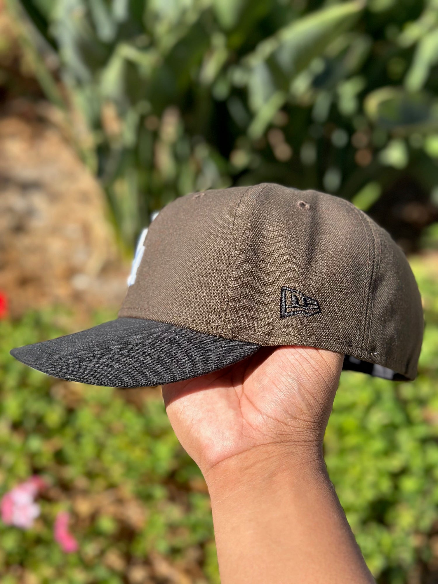 NEW ERA EXCLUSIVE 59FIFTY MOCHA/BLACK LOS ANGELES DODGERS W/ 60TH ANNIVERSARY SIDE PATCH