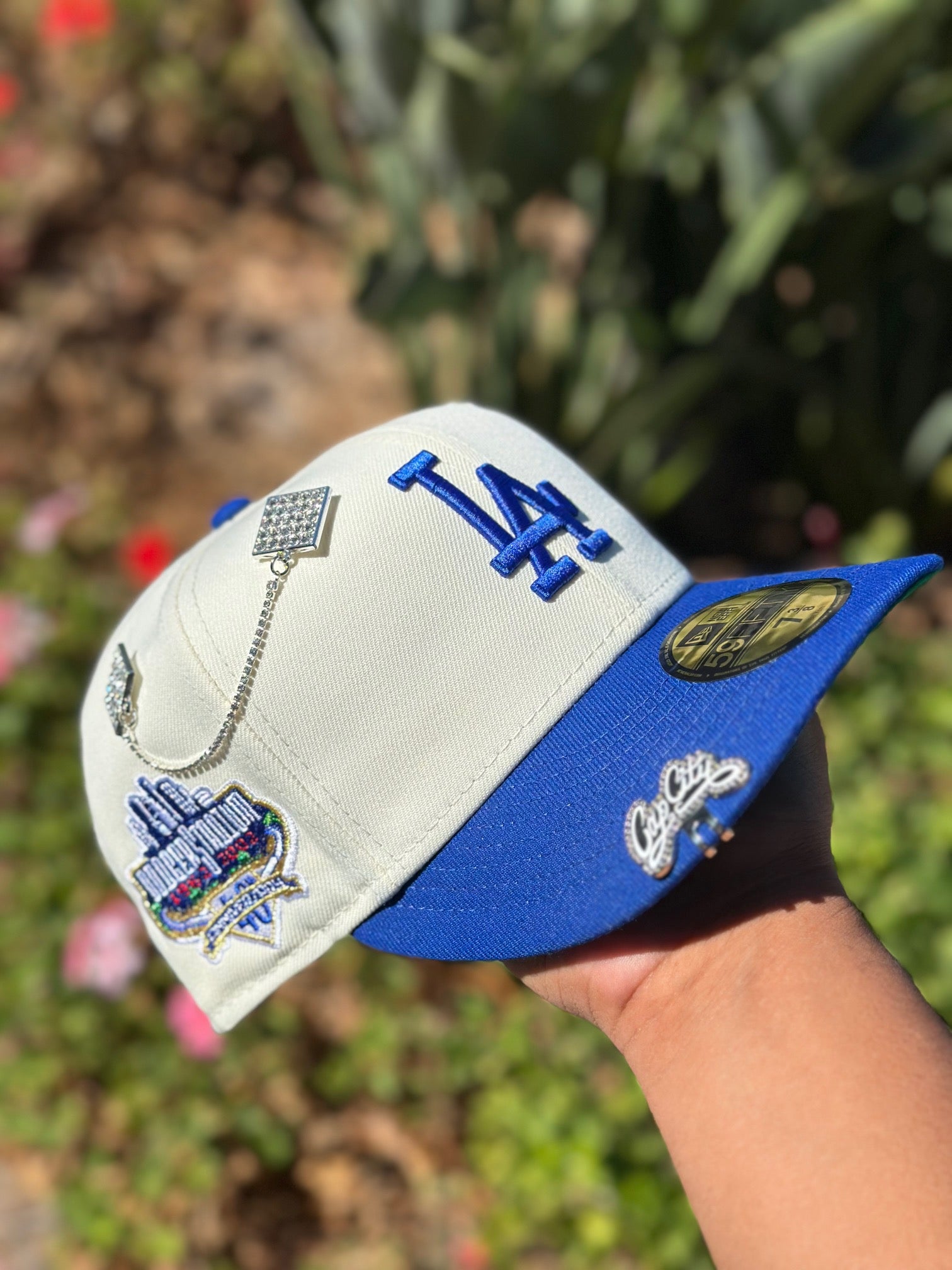 NEW ERA 59FIFTY CHROME WHITE/BLUE LOS ANGELES DODGERS W/ 40TH ANNIVERSARY SIDE PATCH