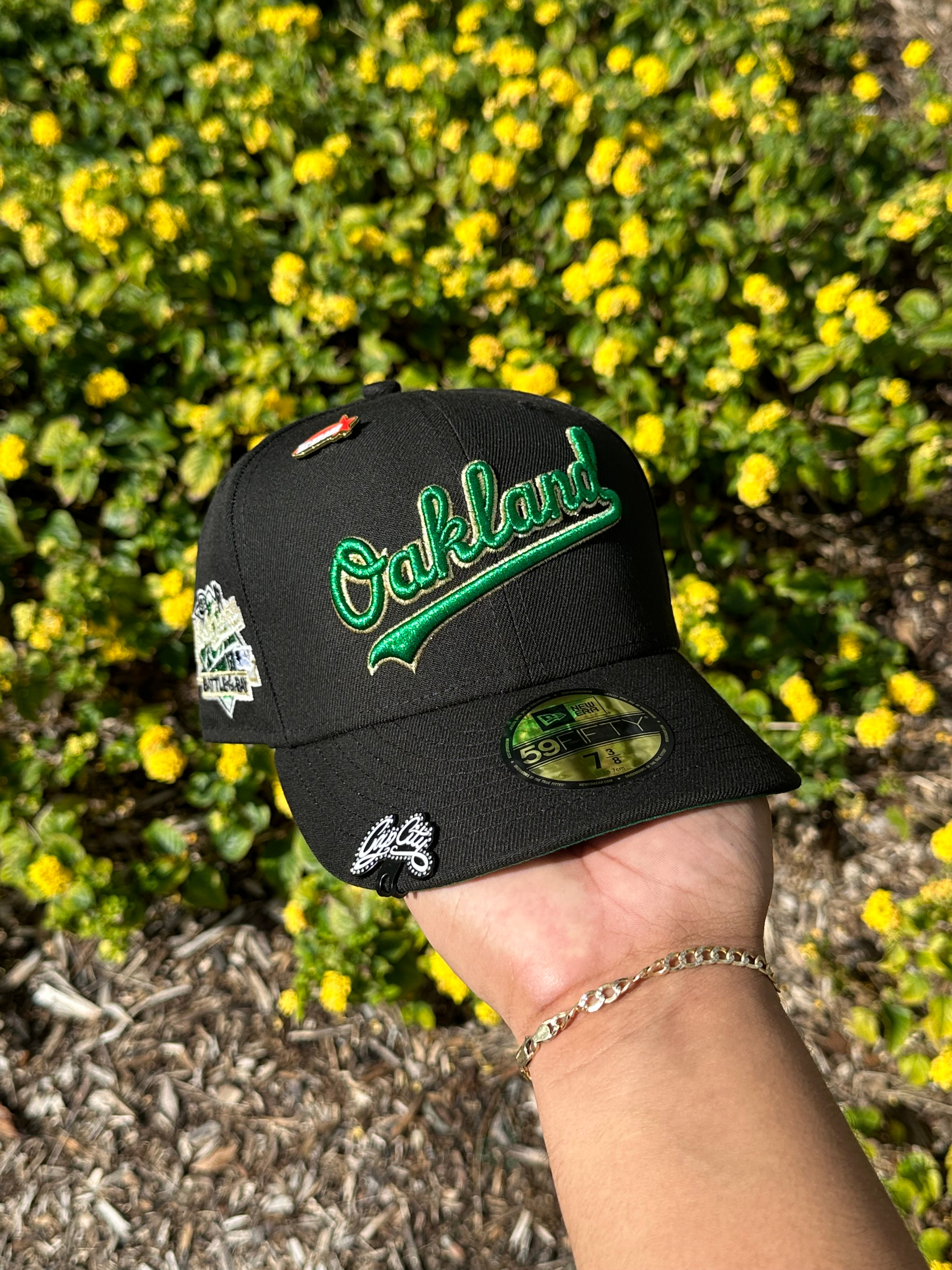NEW ERA EXCLUSIVE 59FIFTY BLACK OAKLAND A'S SCRIPT W/ "BATTLE OF THE BAY" SIDE PATCH
