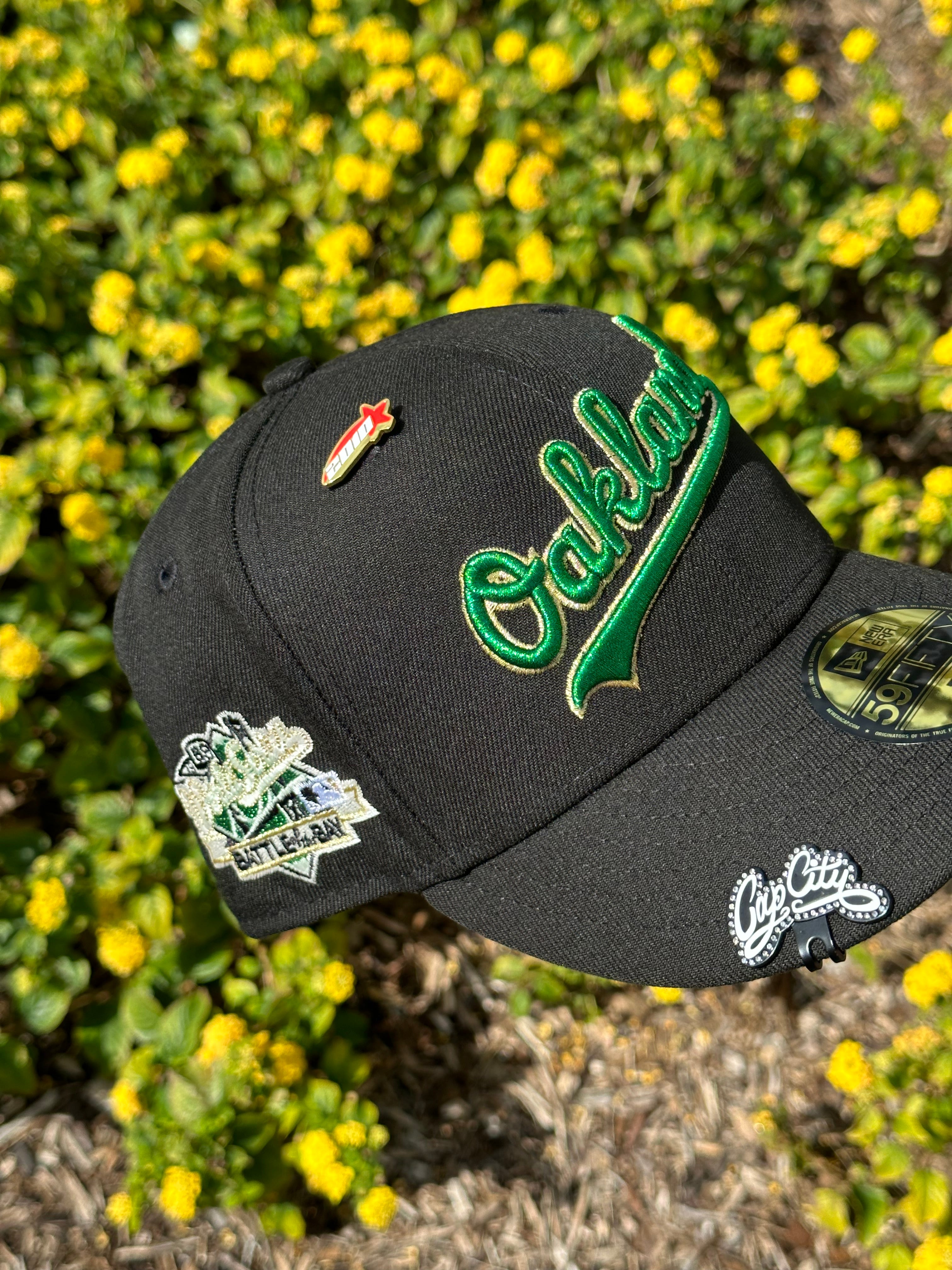 NEW ERA EXCLUSIVE 59FIFTY BLACK OAKLAND A'S SCRIPT W/ "BATTLE OF THE BAY" SIDE PATCH