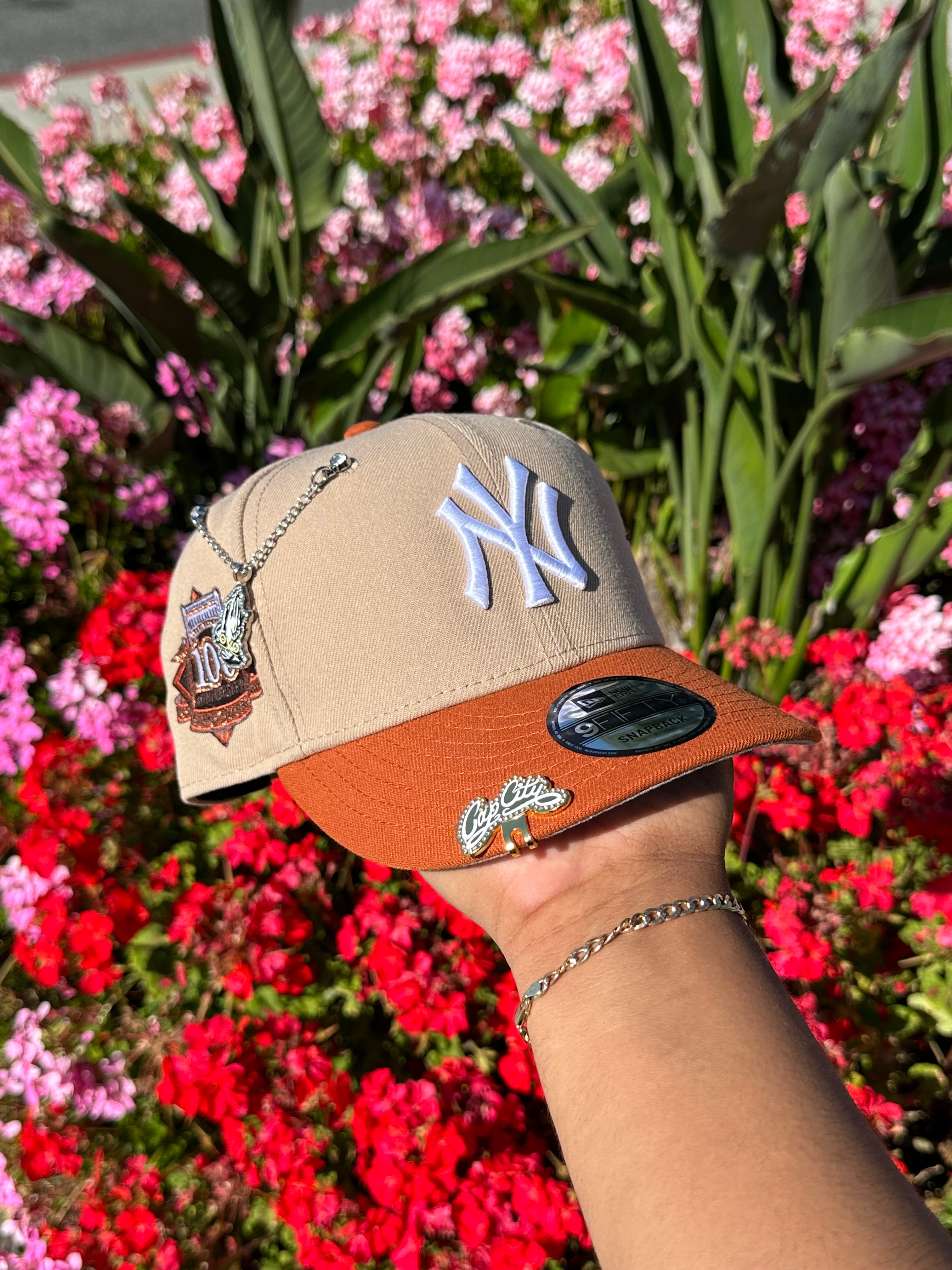 NEW ERA EXCLUSIVE 9FIFTY CAMEL BROWN/RUST NEW YORK YANKEES SNAPBACK W/ 100TH ANNIVERSARY SIDE PATCH