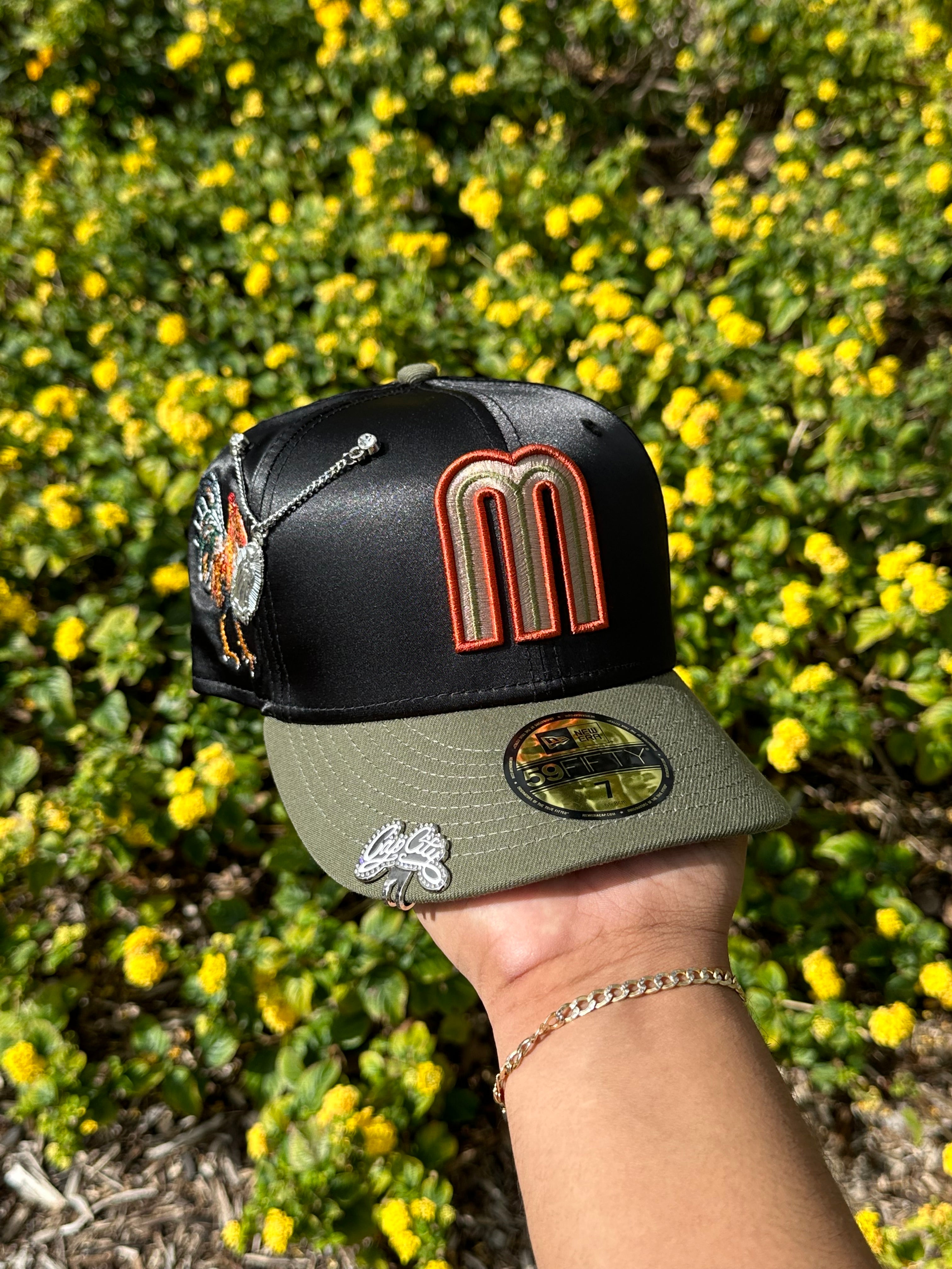 NEW ERA EXCLUSIVE 59FIFTY BLACK SATIN/OLIVE MEXICO TWO TONE W/ "EL GALLO" SIDE PATCH + AZTEC PATCH