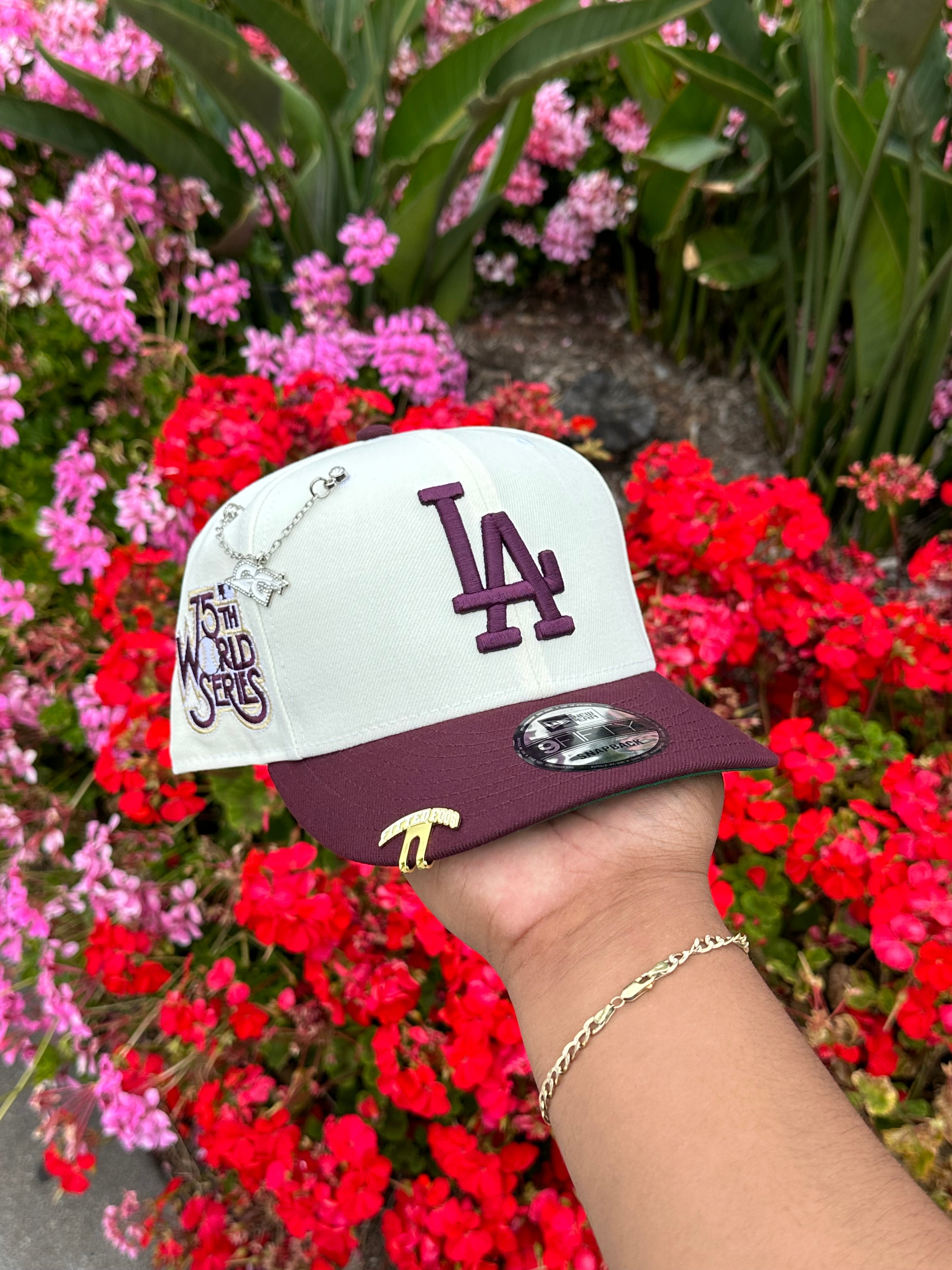 NEW ERA EXCLUSIVE 9FIFTY CHROME WHITE/BURGUNDY LOS ANGELES DODGERS SNAPBACK W/ 75TH WORLD SERIES PATCH