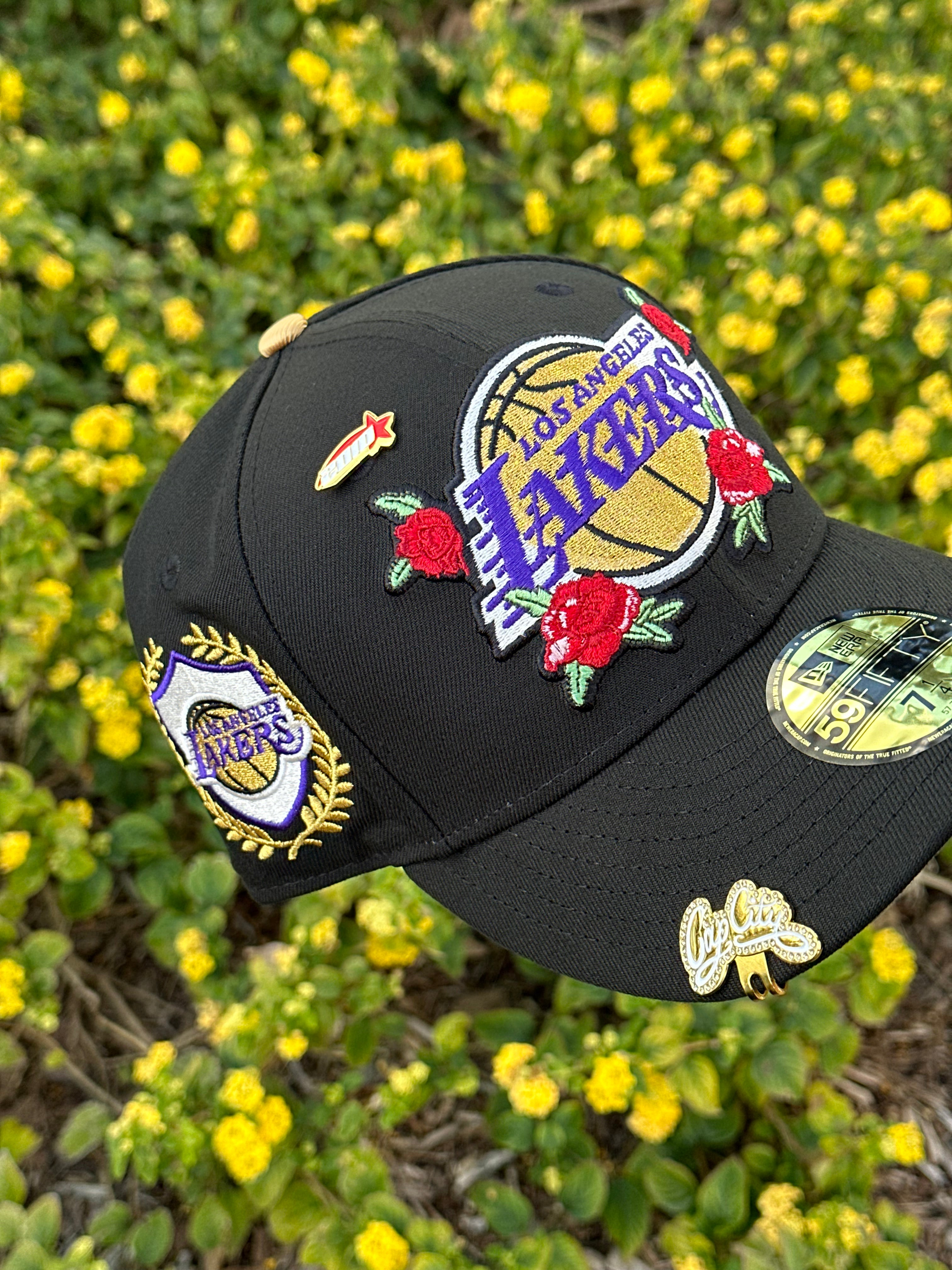 NEW ERA EXCLUSIVE 59FIFTY BLACK LOS ANGELES LAKERS W/ ROSES + LAKERS LOGO SIDE PATCH