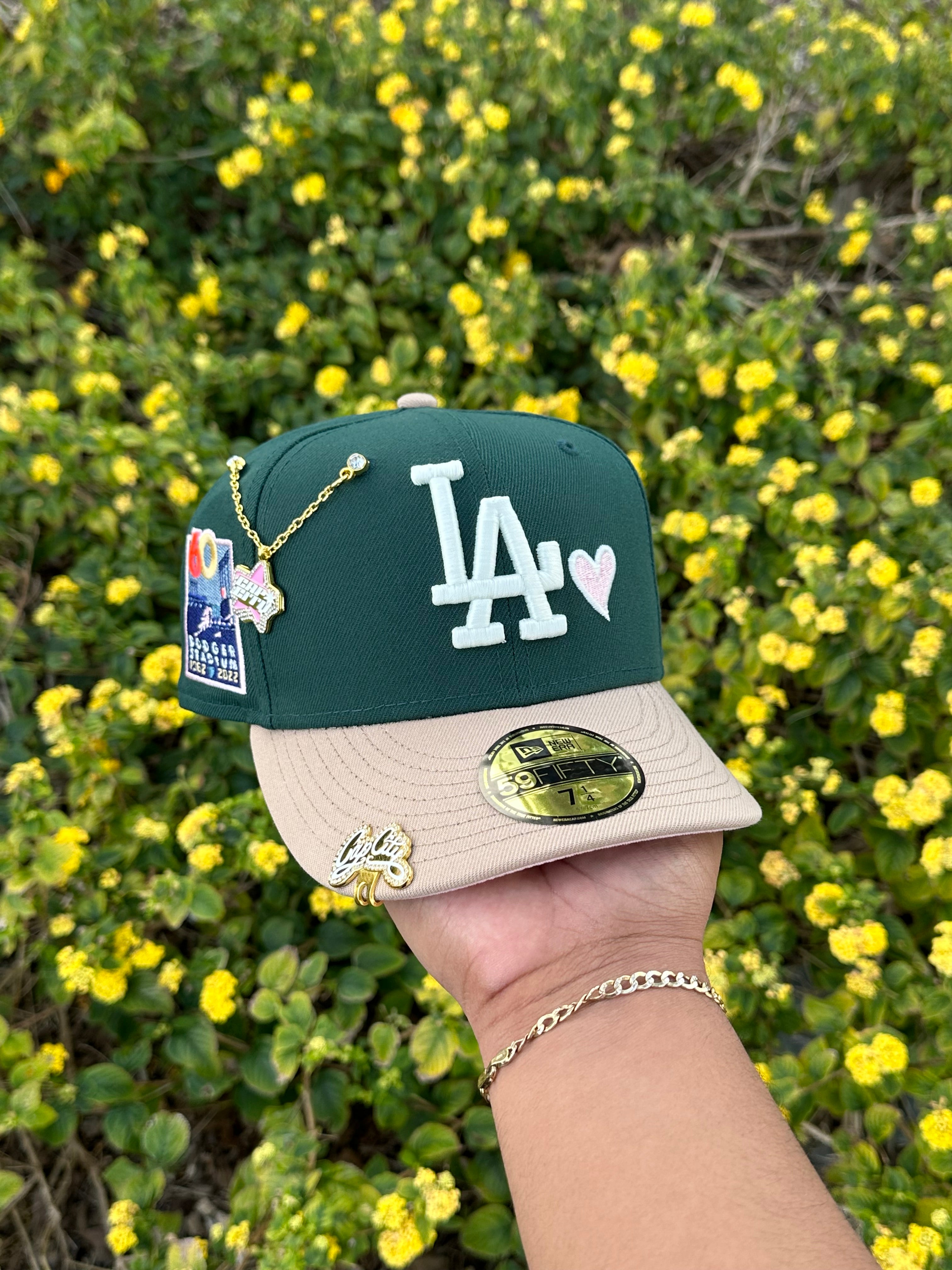 NEW ERA EXCLUSIVE 59FIFTY PINE GREEN/KHAKI LOS ANGELES DODGERS W/ PINK HEART + 60TH ANNIVERSARY SIDE PATCH