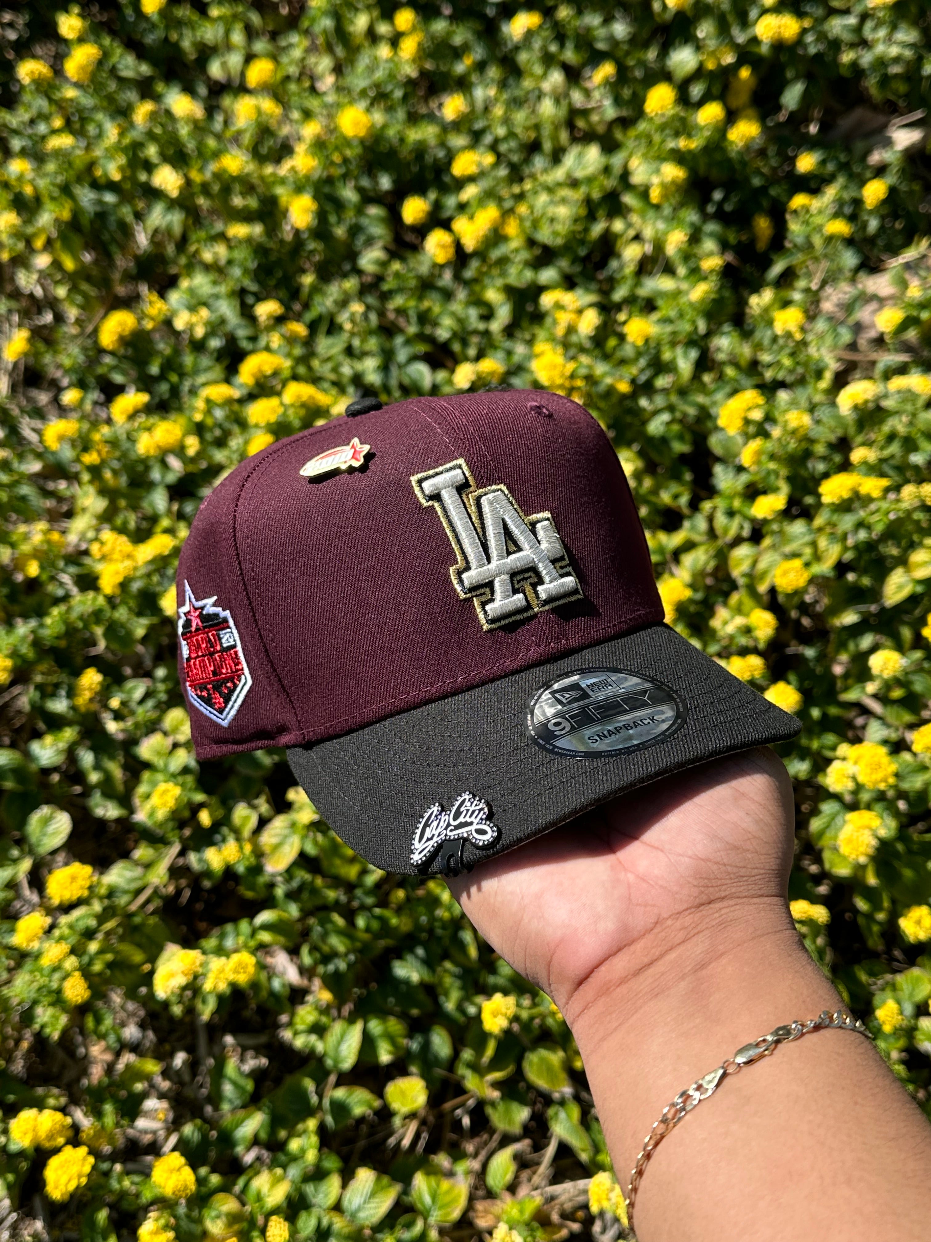 NEW ERA EXCLUSIVE 9FIFTY MAROON/BLACK LOS ANGELES DODGERS SNAPBACK W/ 2020 "WORLD CHAMPIONS" PATCH
