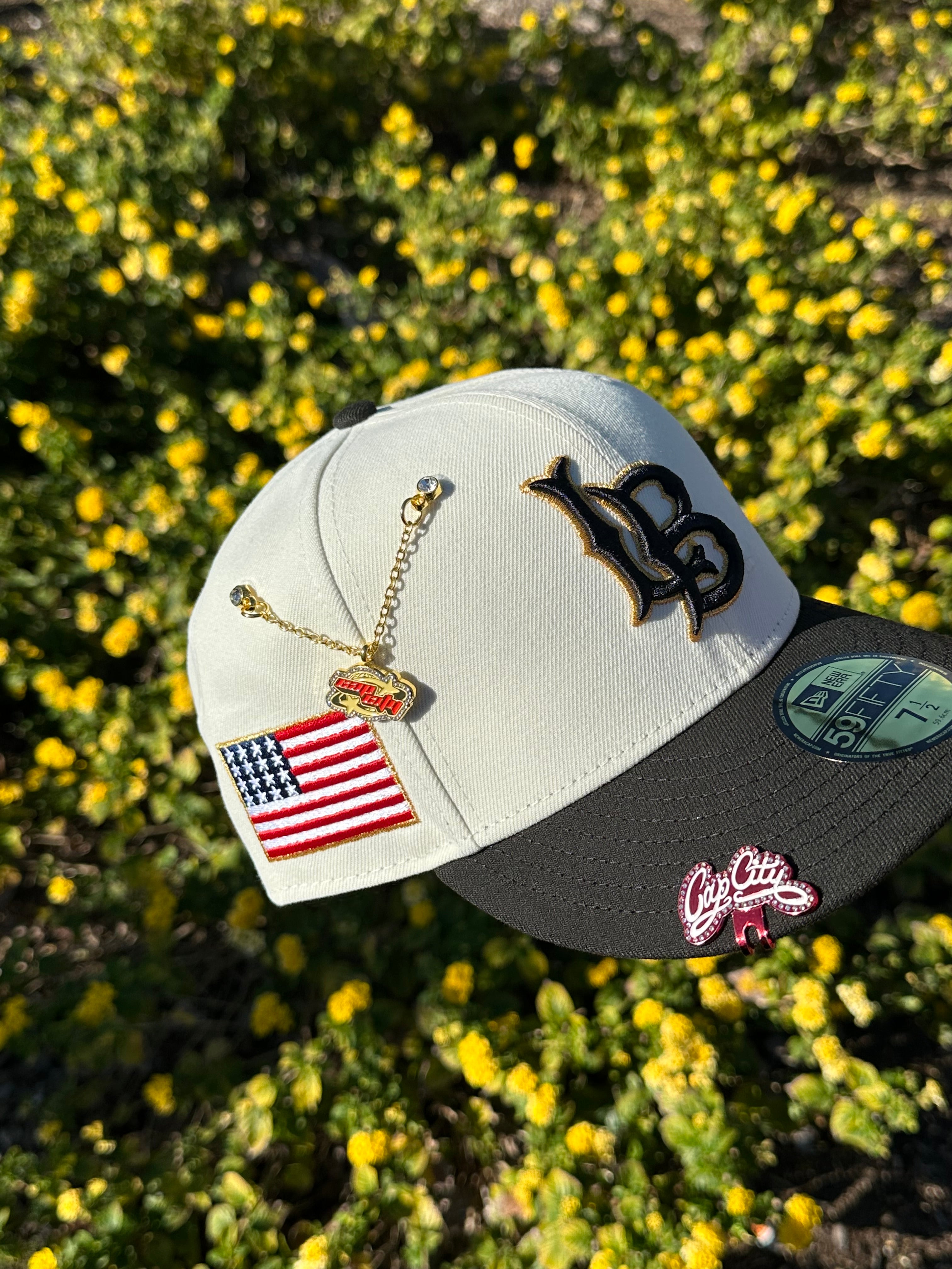 NEW ERA EXCLUSIVE 59FIFTY CHROME WHITE/BLACK "LONG BEACH STATE" W/ AMERICAN FLAG SIDE PATCH