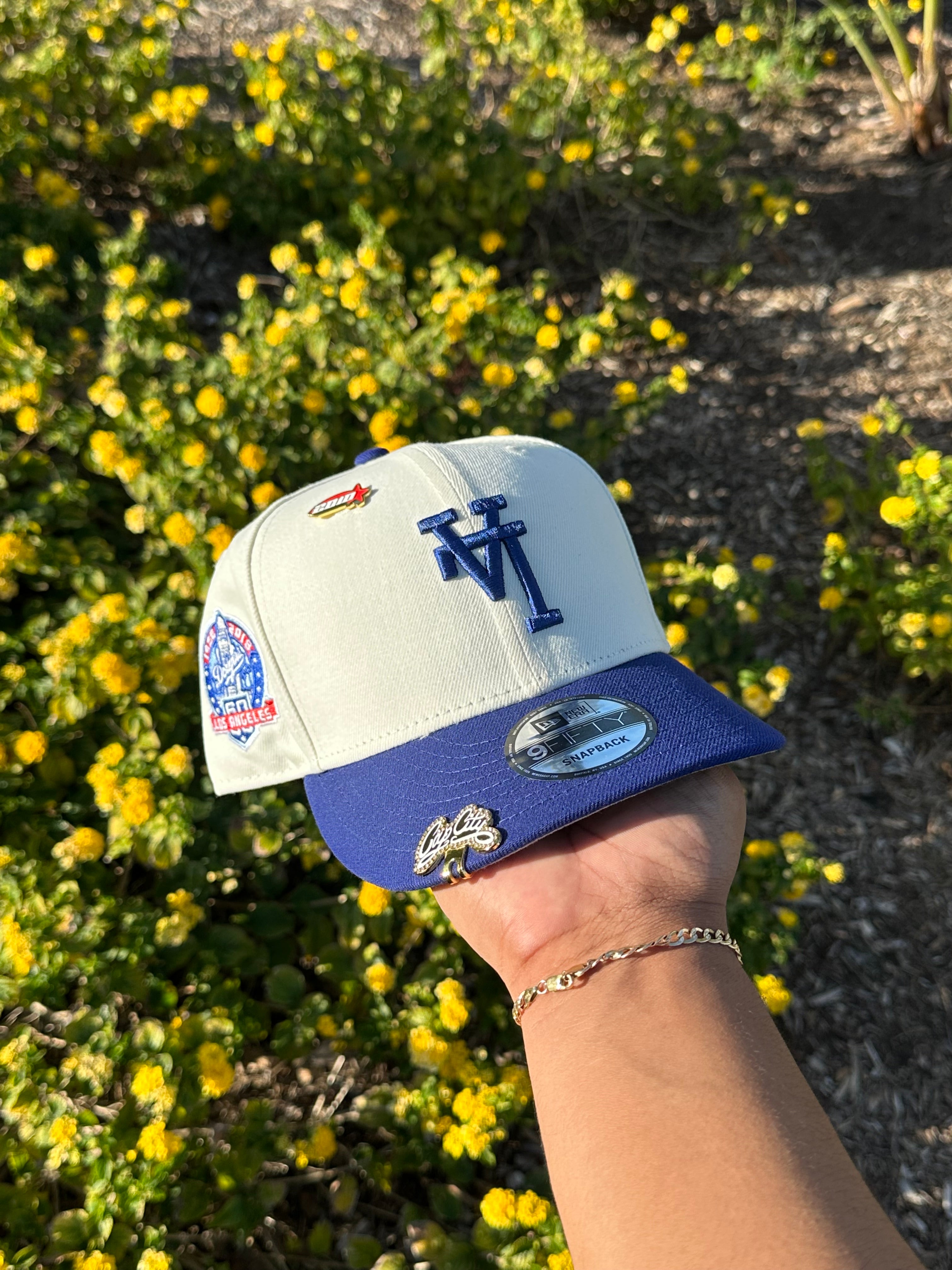 NEW ERA EXCLUSIVE 9FIFTY CHROME WHITE/BLUE UPSIDE DOWN LOS ANGELES DODGERS SNAPBACK W/ 60TH ANNIVERSARY PATCH