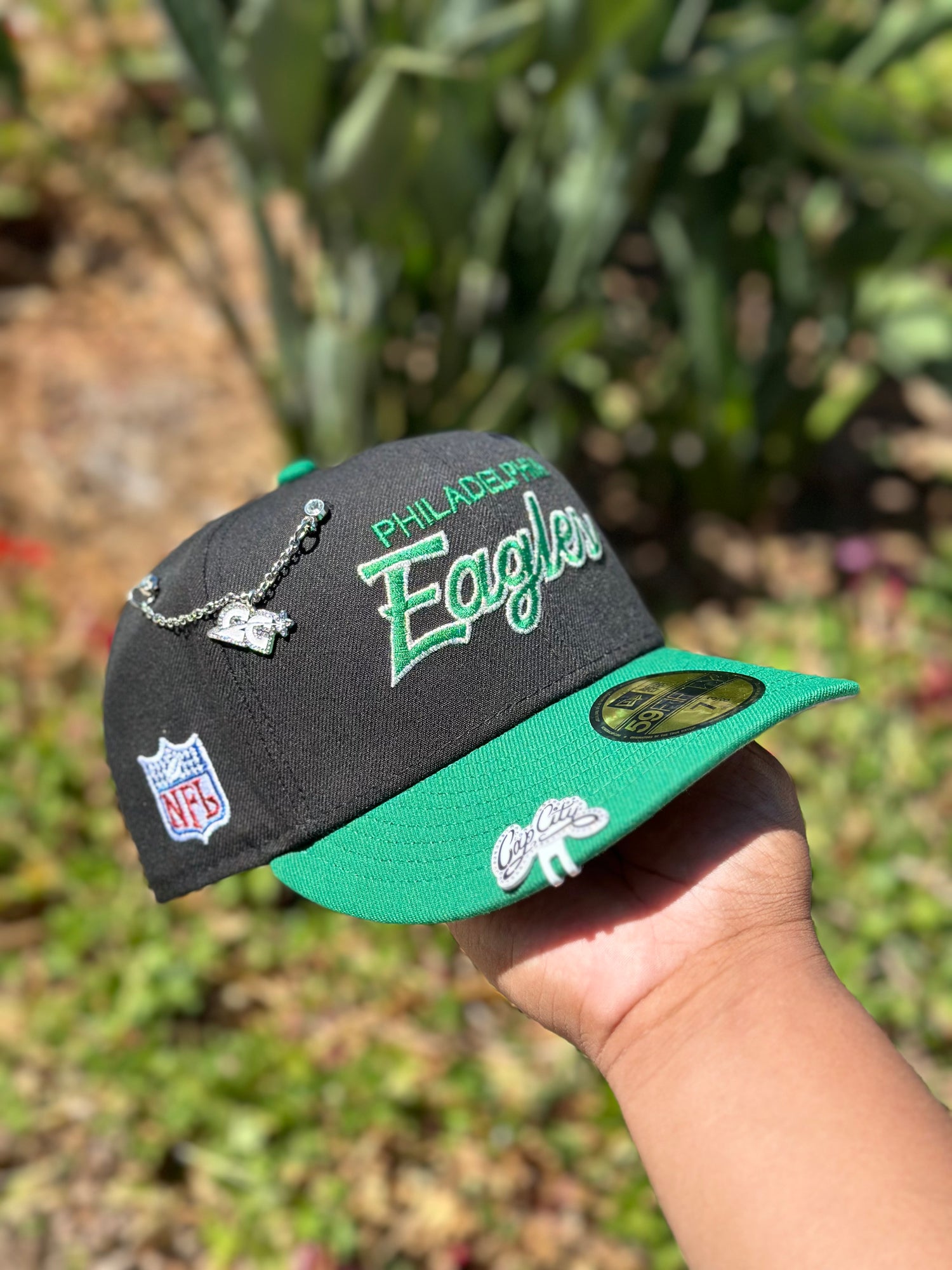 NEW ERA EXCLUSIVE 59FIFTY BLACK/GREEN PHILADELPHIA EAGLES SCRIPT W/ NFL LOGO SIDE PATCH