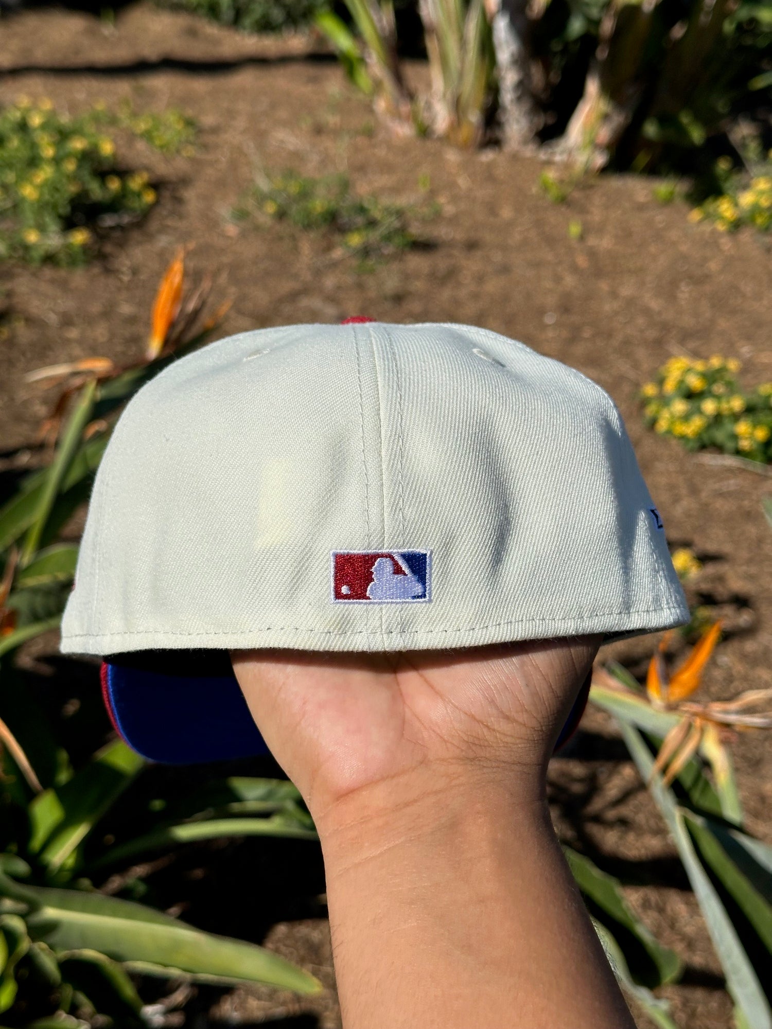 NEW ERA EXCLUSIVE 59FIFTY CHROME WHITE/ MAROON RED LOS ANGELES DODGERS W/ 50TH ANNIVERSARY SIDE PATCH