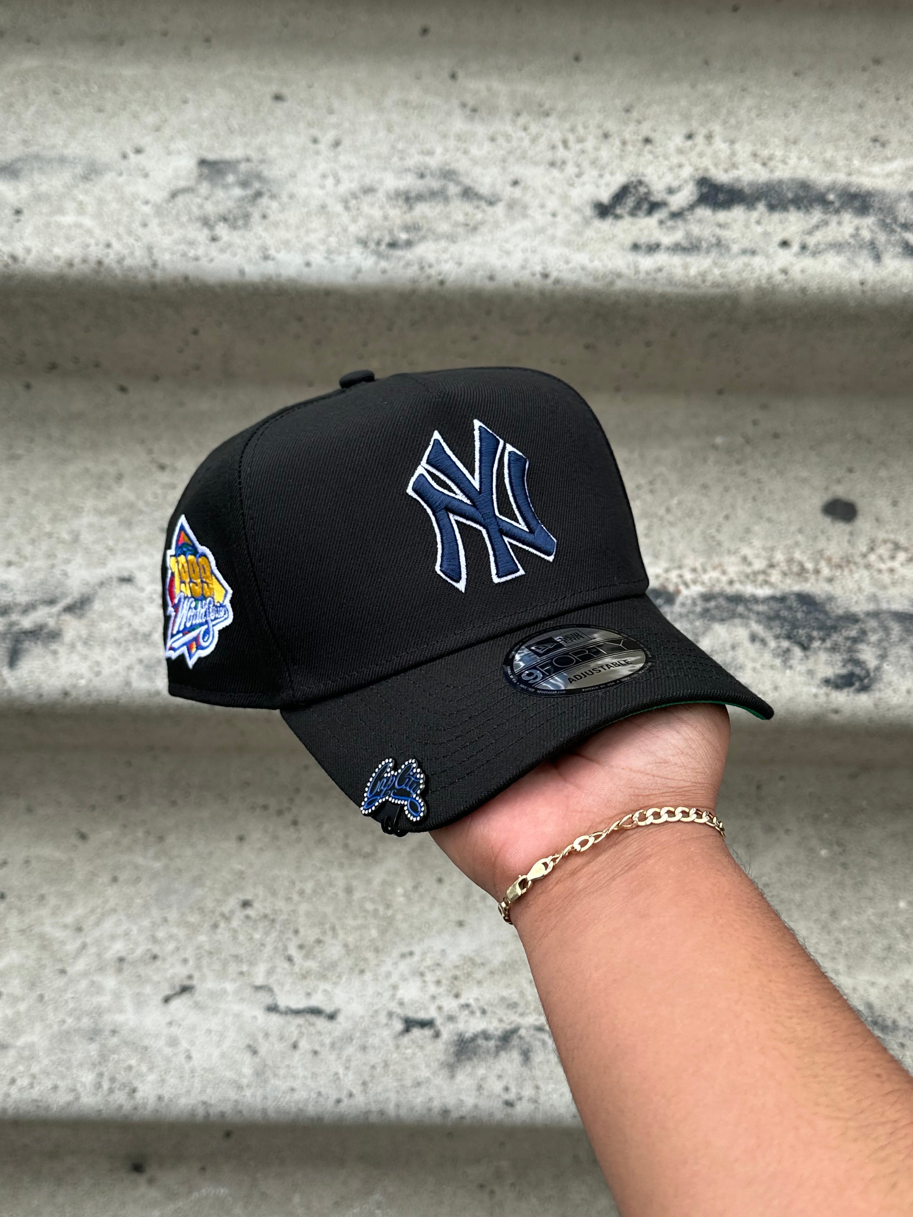 NEW ERA EXCLUSIVE 9FORTY A-FRAME BLACK NEW YORK YANKEES W/ 1999 WORLD SERIES SIDE PATCH