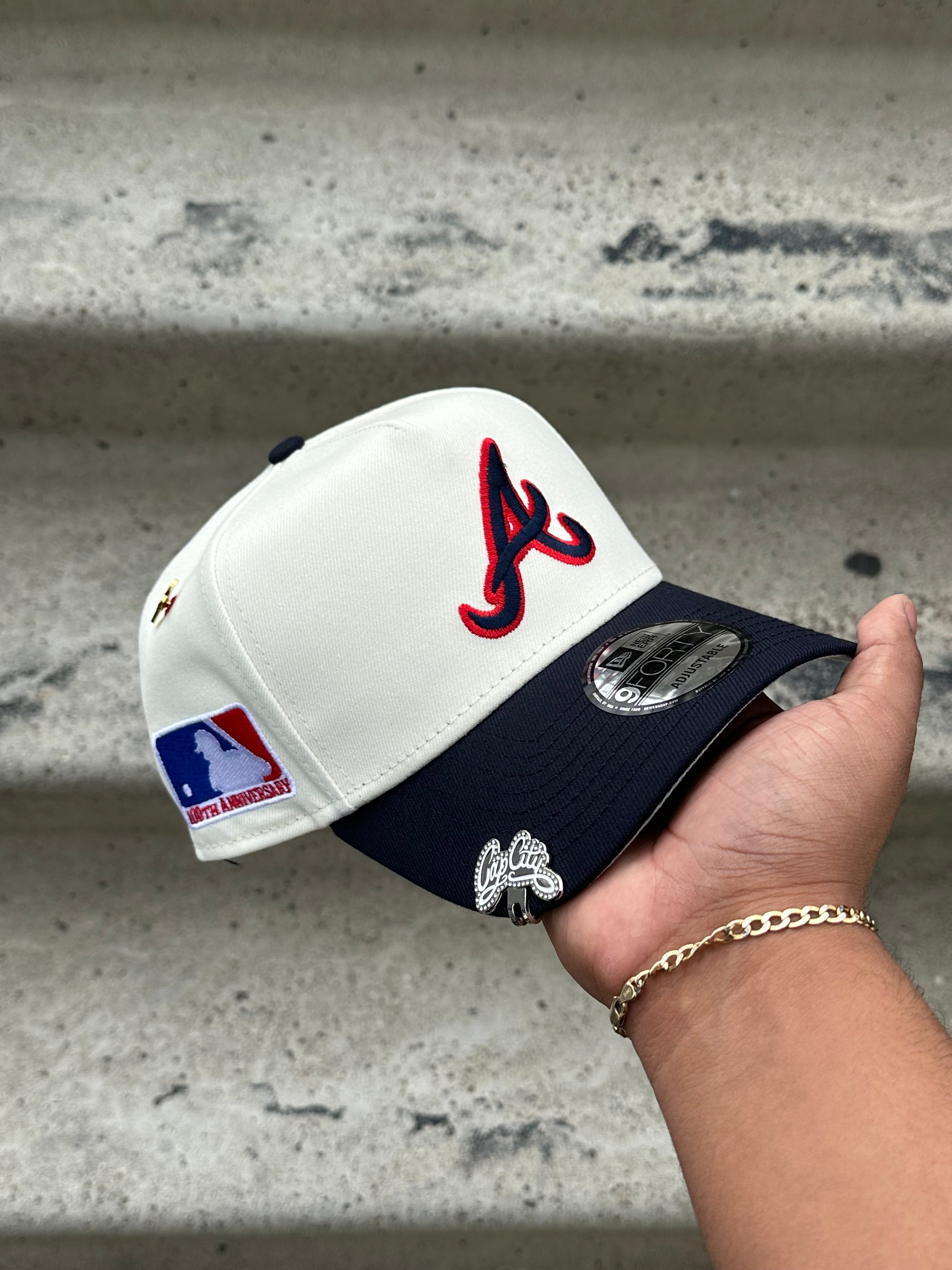 NEW ERA EXCLUSIVE 9FORTY A-FRAME CHROME WHITE/NAVY ATLANTA BRAVES W/ 100TH ANNIVERSARY SIDE PATCH