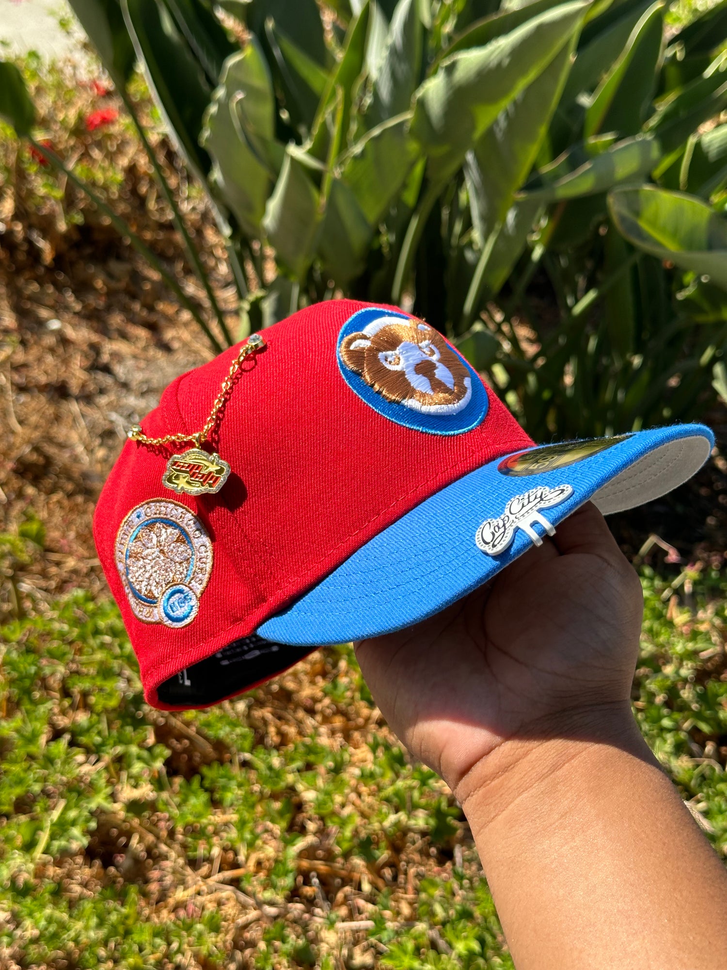 NEW ERA EXCLUSIVE 59FIFTY RED/BLUE CHICAGO CUBS W/ WRIGLEY FIELD SIDE PATCH