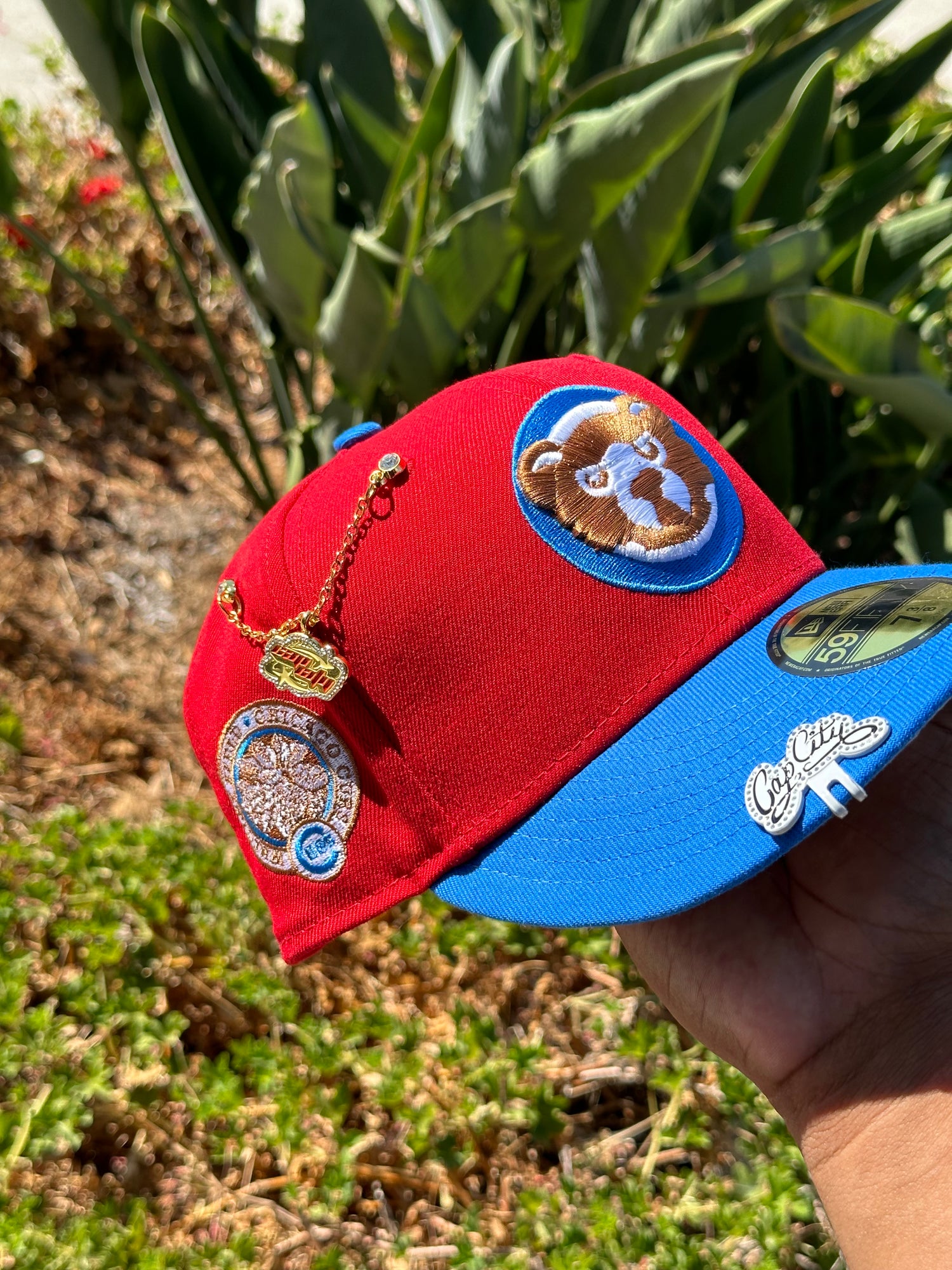 NEW ERA EXCLUSIVE 59FIFTY RED/BLUE CHICAGO CUBS W/ WRIGLEY FIELD SIDE PATCH