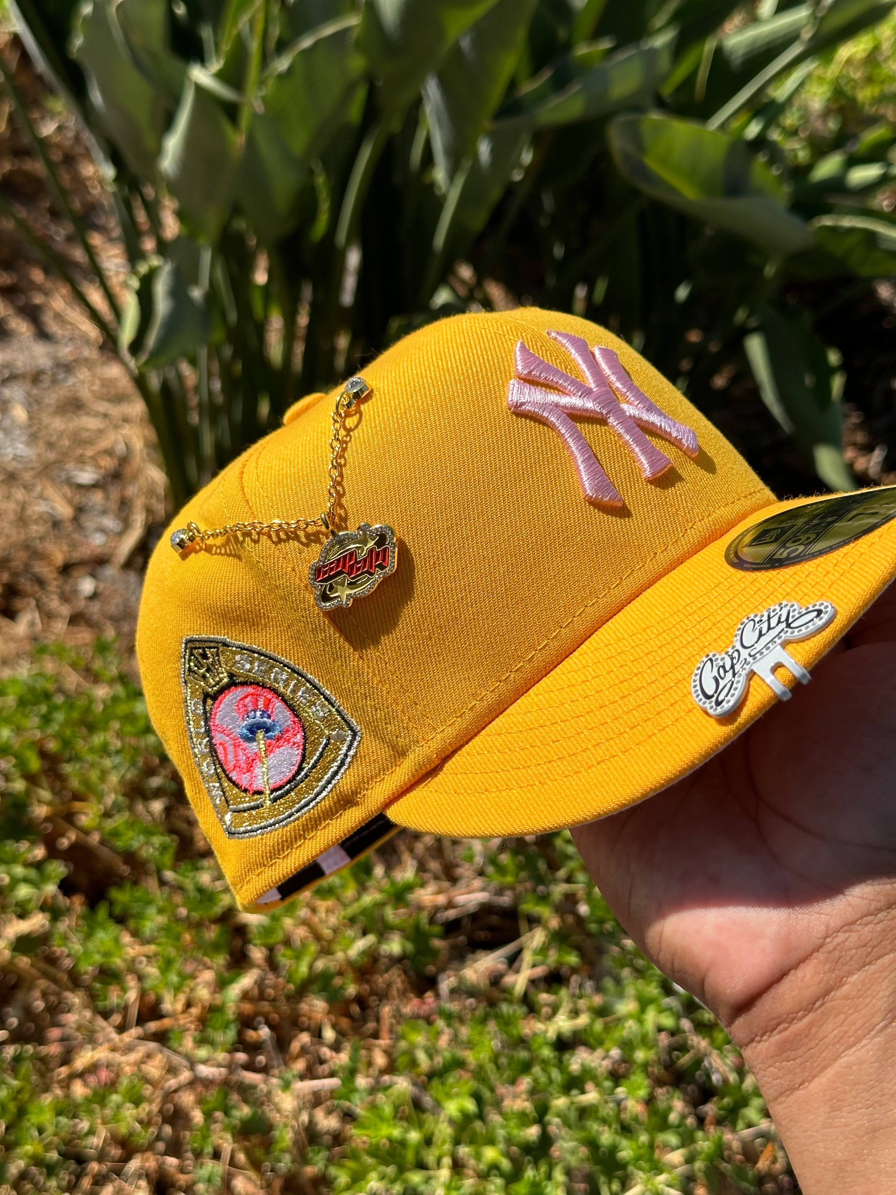 NEW ERA EXCLUSIVE 59FIFTY YELLOW NEW YORK YANKEES W/ 1959 WORLD SERIES SIDE PATCH