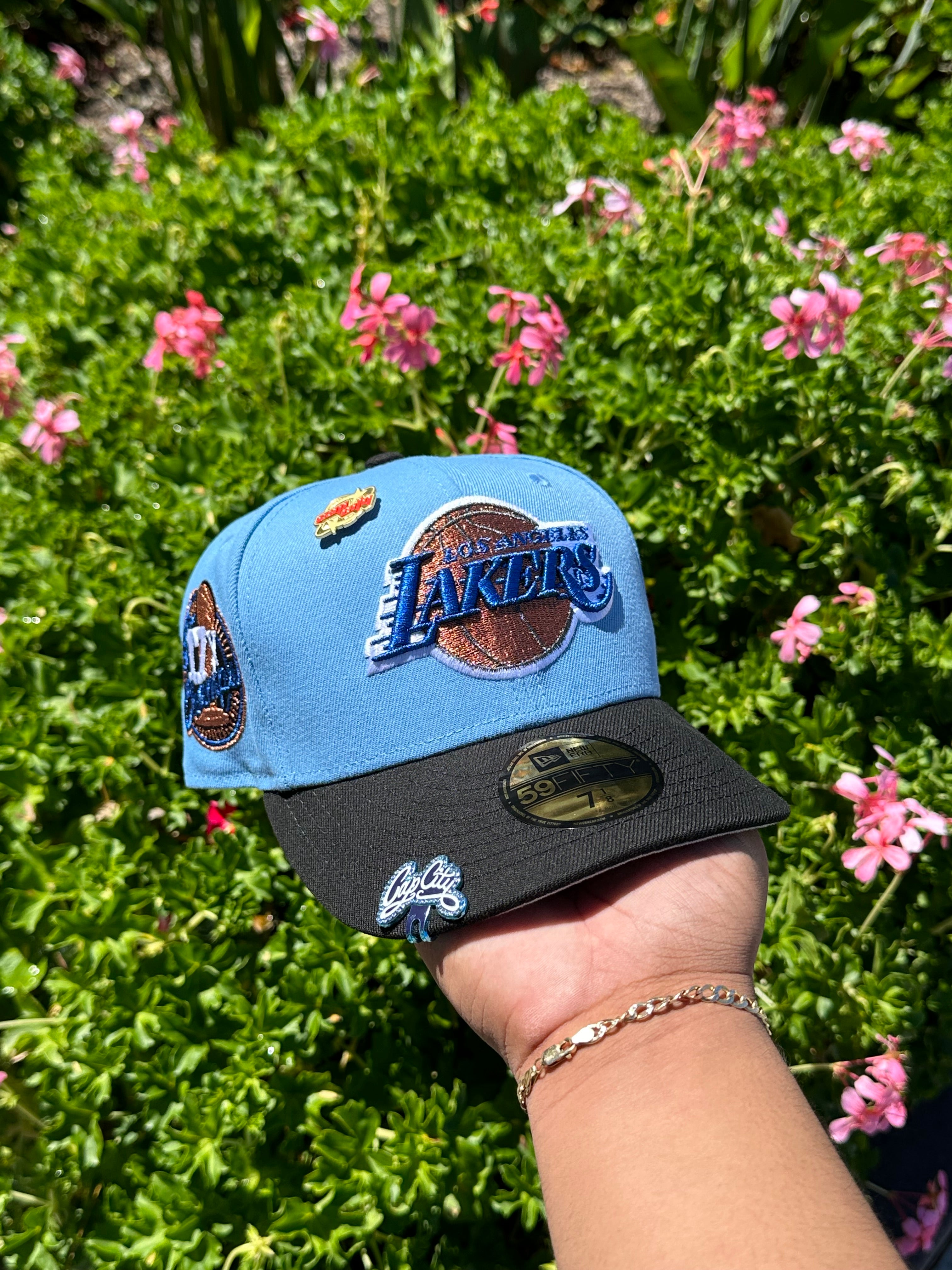 NEW ERA EXCLUSIVE 59FIFTY SKY BLUE/BLACK LOS ANGELES LAKERS TWO TONE W/ 17X CHAMPIONS SIDE PATCH