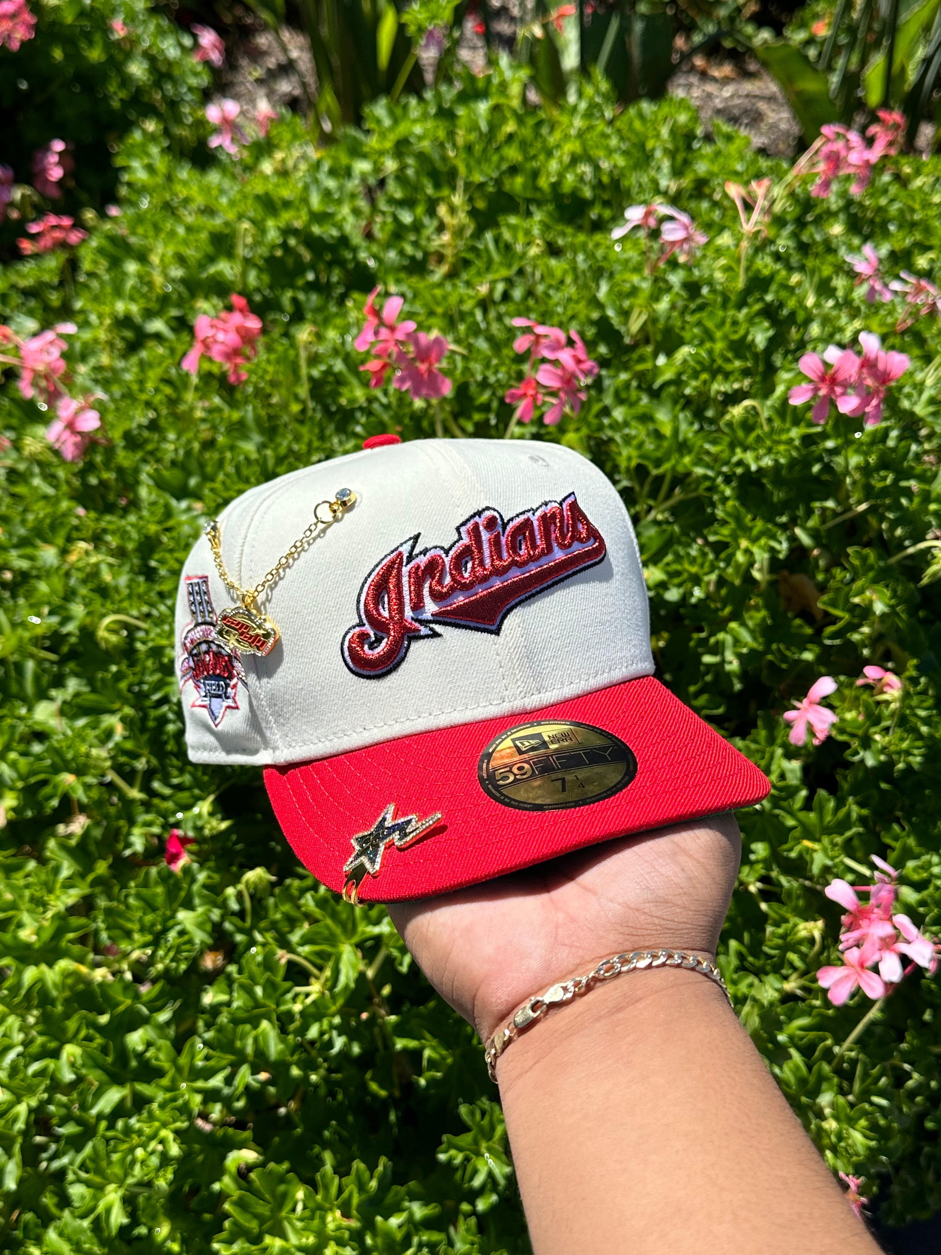 NEW ERA EXCLUSIVE 59FIFTY CHROME WHITE/RED INDIANS W/ "JACOBS FIELD" SIDE PATCH
