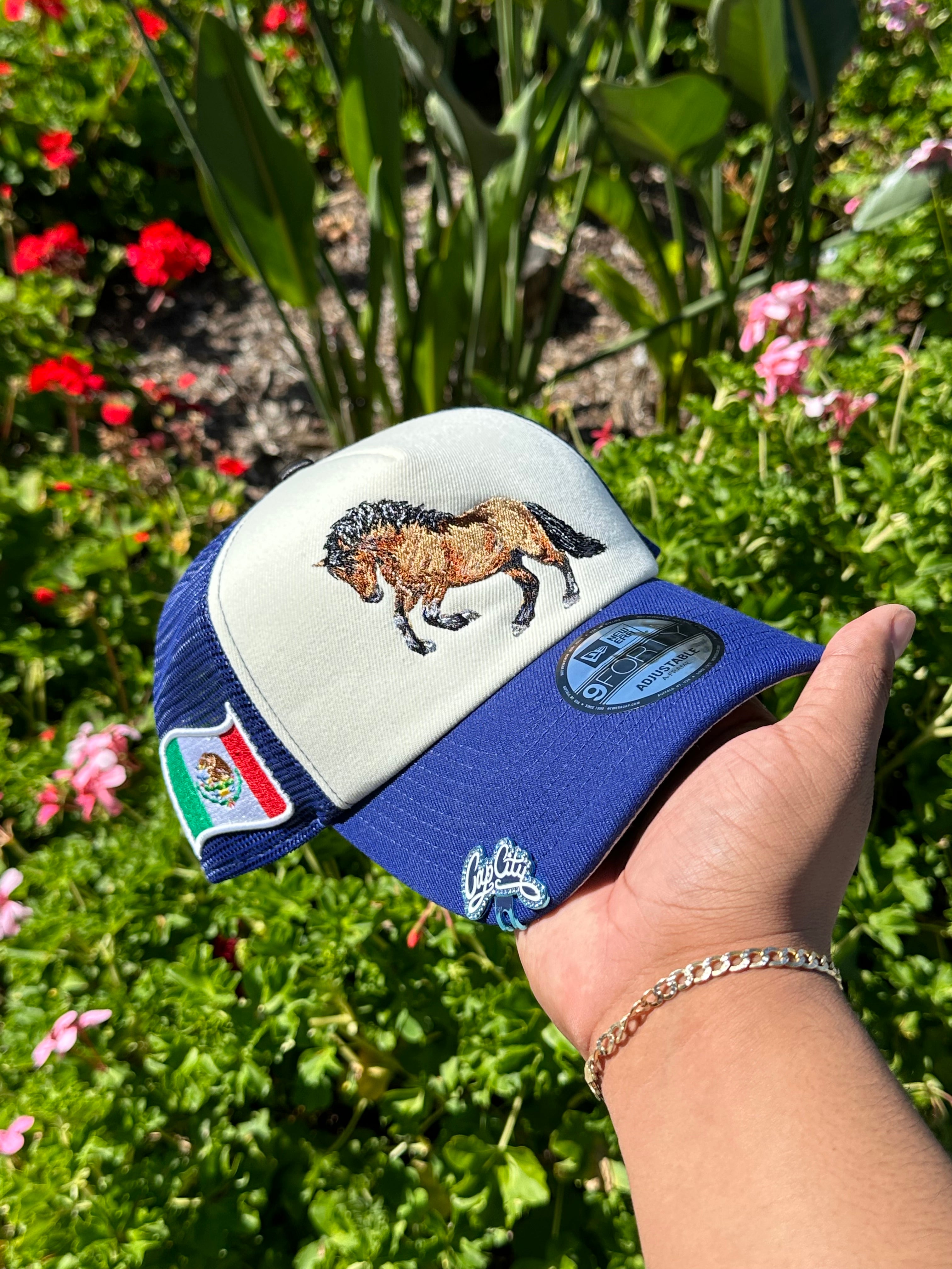 NEW ERA EXCLUSIVE 9FORTY CHROME WHITE/BLUE "EL CABALLO" A-FRAME ADJUSTABLE W/ MEXICO FLAG SIDE PATCH
