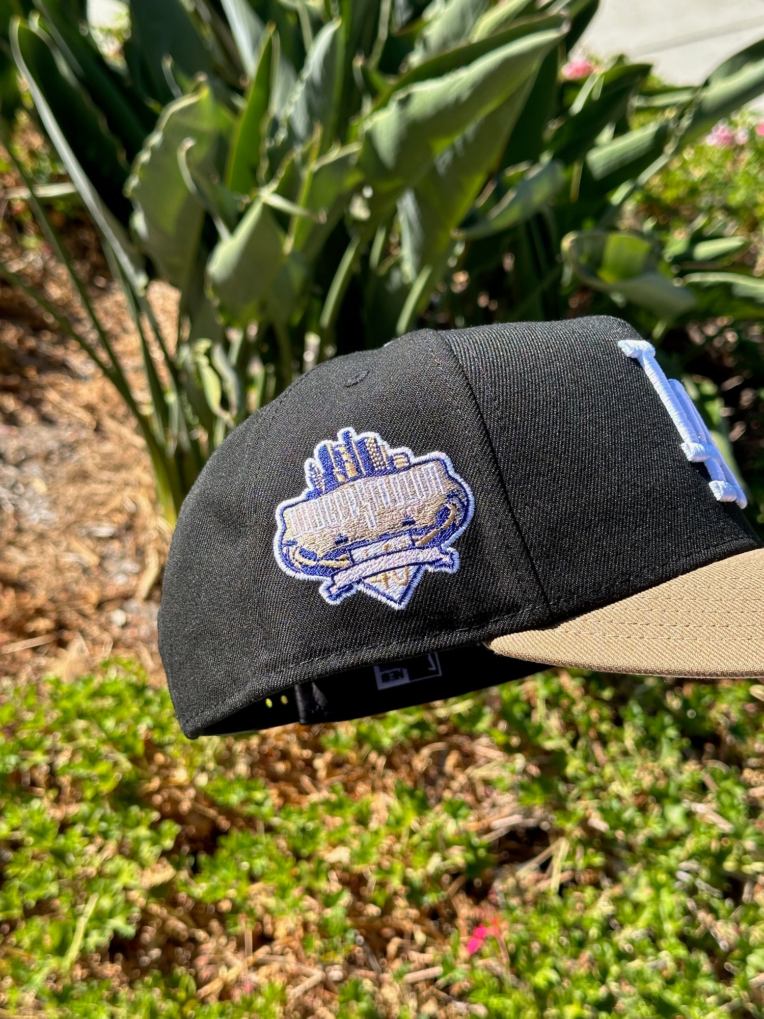 NEW ERA EXCLUSIVE 9FIFTY A-FRAME BLACK/KHAKI LOS ANGELES DODGERS W/ PINK HEART + 40TH ANNIVERSARY SIDE PATCH