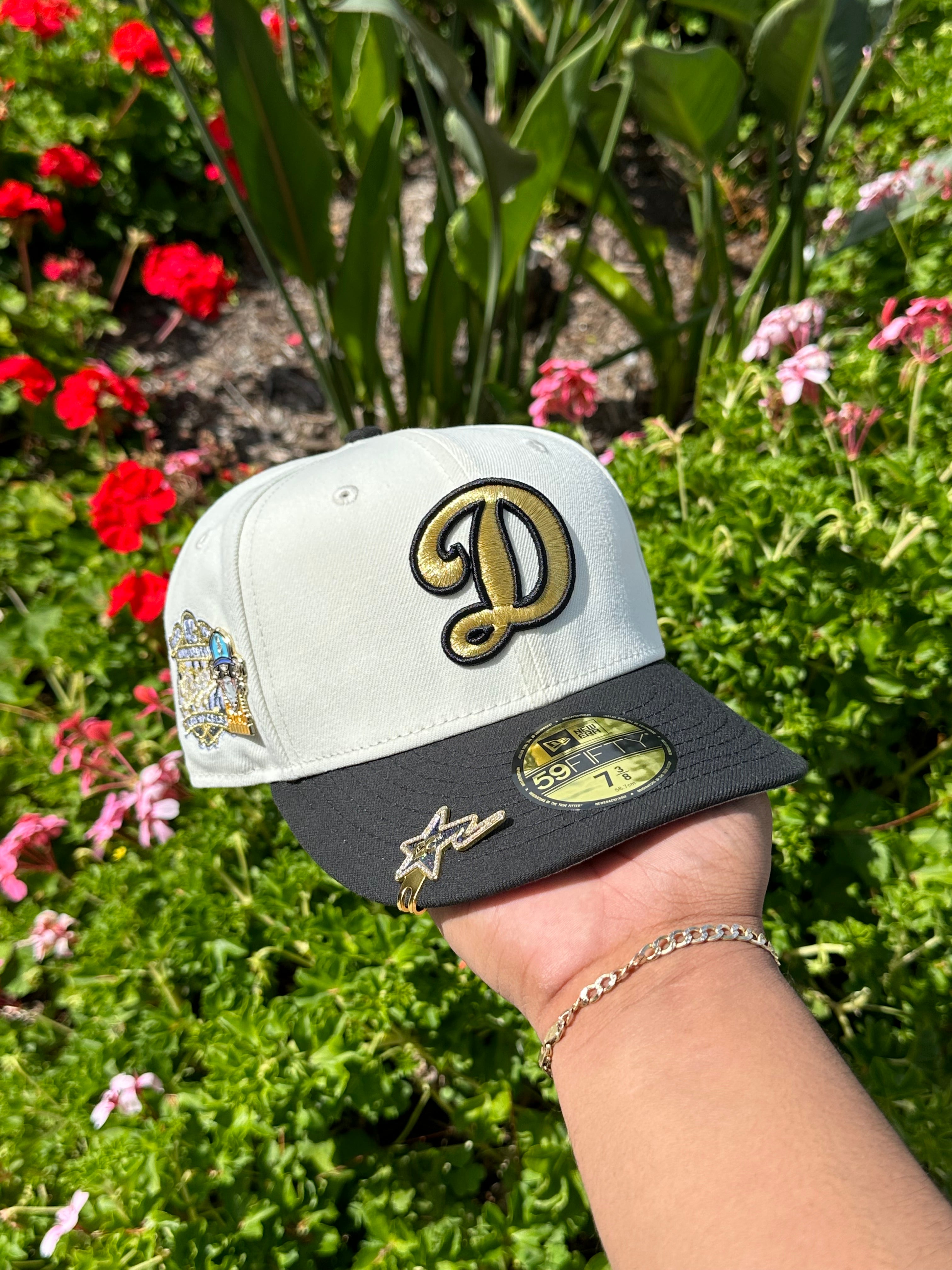 NEW ERA EXCLUSIVE 59FIFTY CHROME WHITE/BLACK LOS ANGELES DODGERS W/ 40TH ANNIVERSARY PATCH