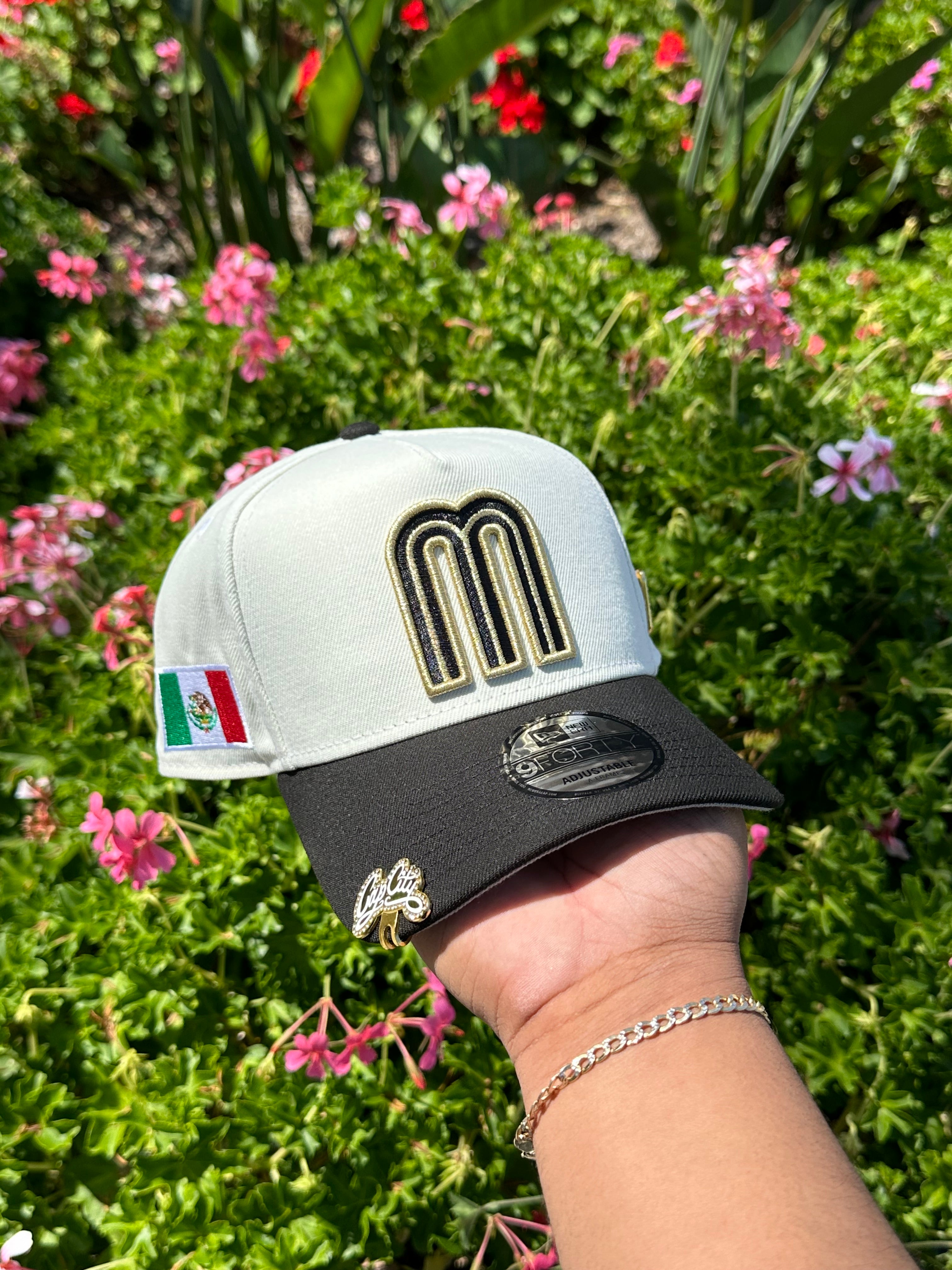 NEW ERA EXCLUSIVE 9FORTY CHROME WHITE/BLACK MEXICO A-FRAME ADJUSTABLE W/ MEXICO FLAG SIDE PATCH