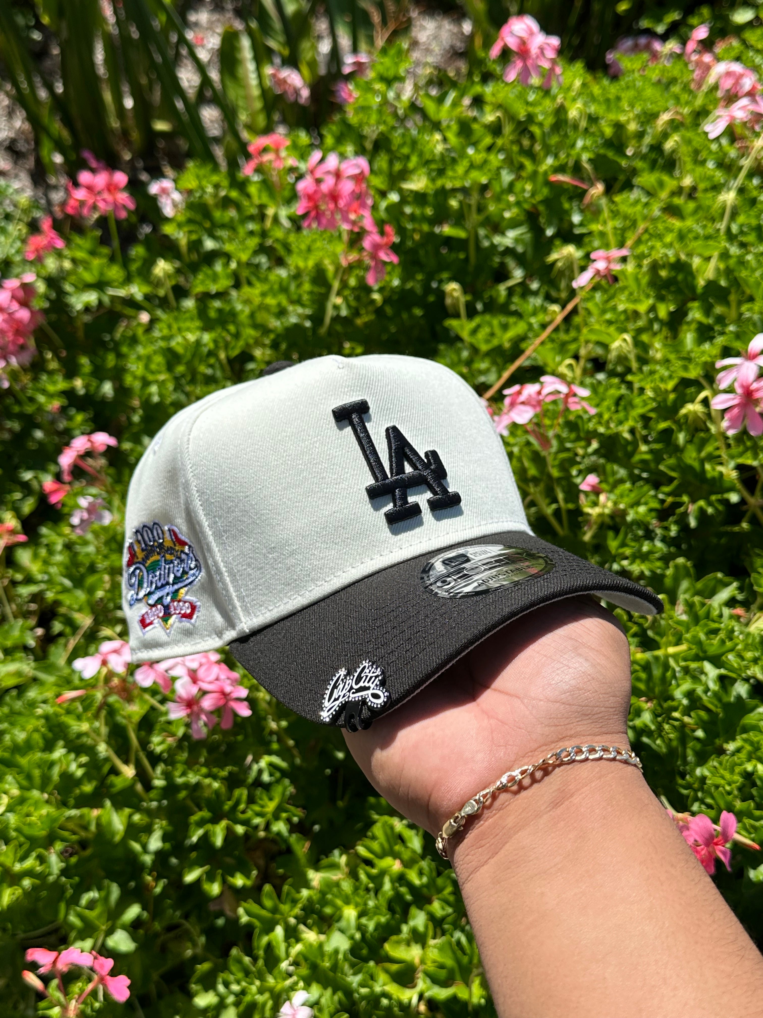 NEW ERA EXCLUSIVE 9FORTY A-FRAME CHROME WHITE/BLACK LOS ANGELES DODGERS W/ 100TH WORLD SERIES SIDE PATCH