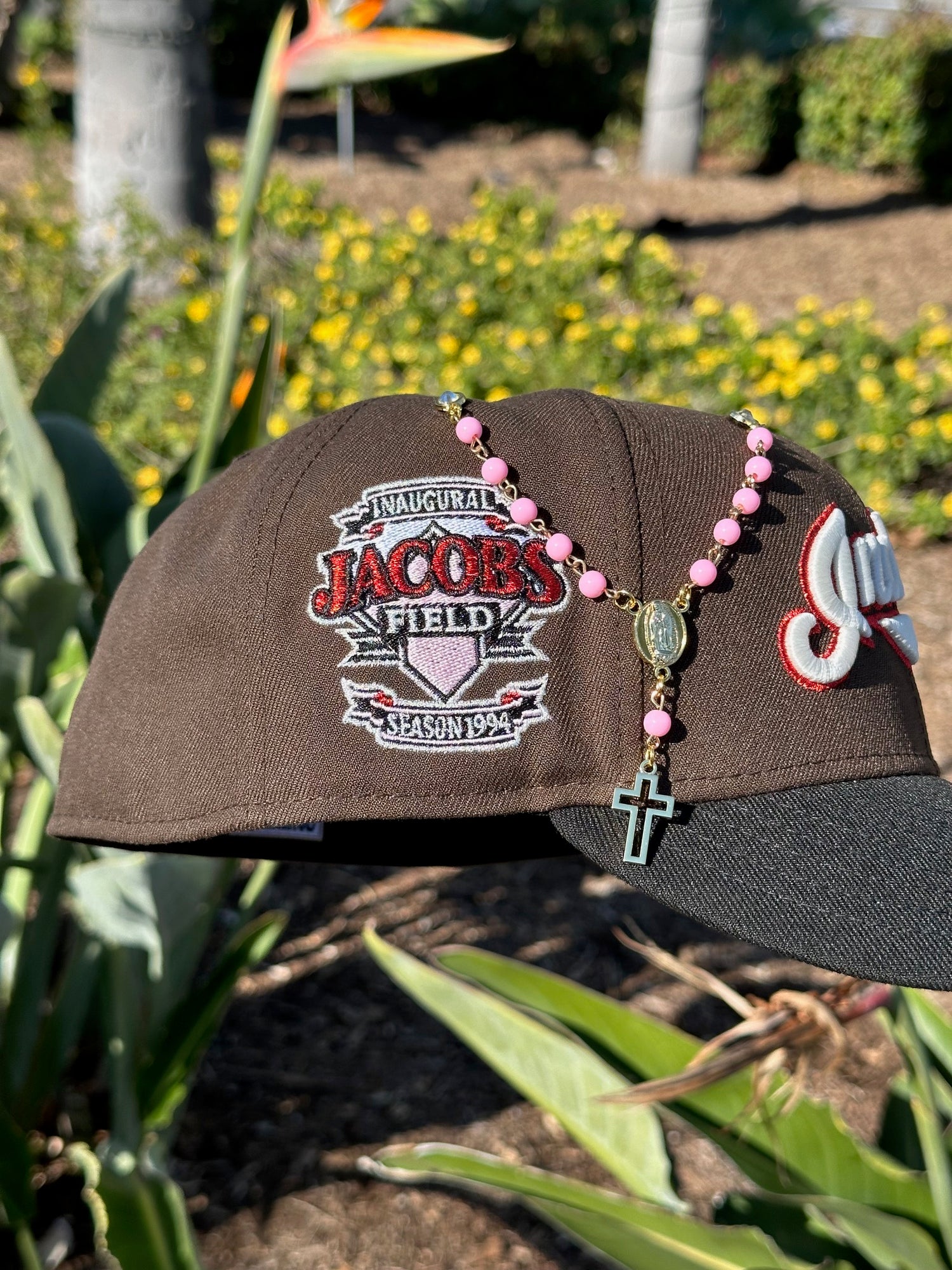 NEW ERA EXCLUSIVE 59FIFTY MOCHA/BLACK CLEVELAND INDIANS SCRIPT W/ "JACOBS FIELD" SIDE PATCH