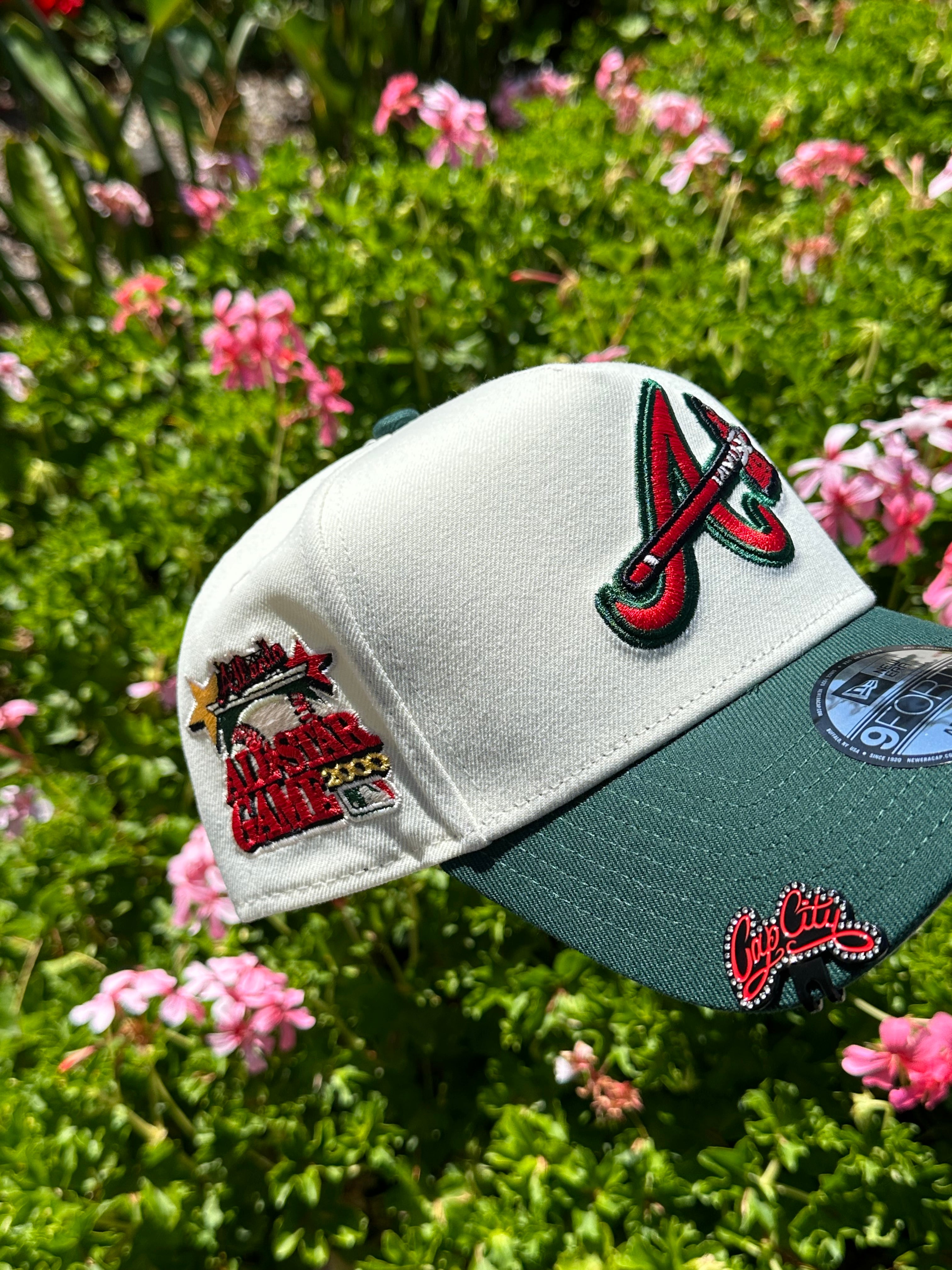 NEW ERA EXCLUSIVE 9FORTY A-FRAME CHROME WHITE/GREEN ATLANTA BRAVES ADJUSTABLE W/ 2000 ALL STAR GAME PATCH