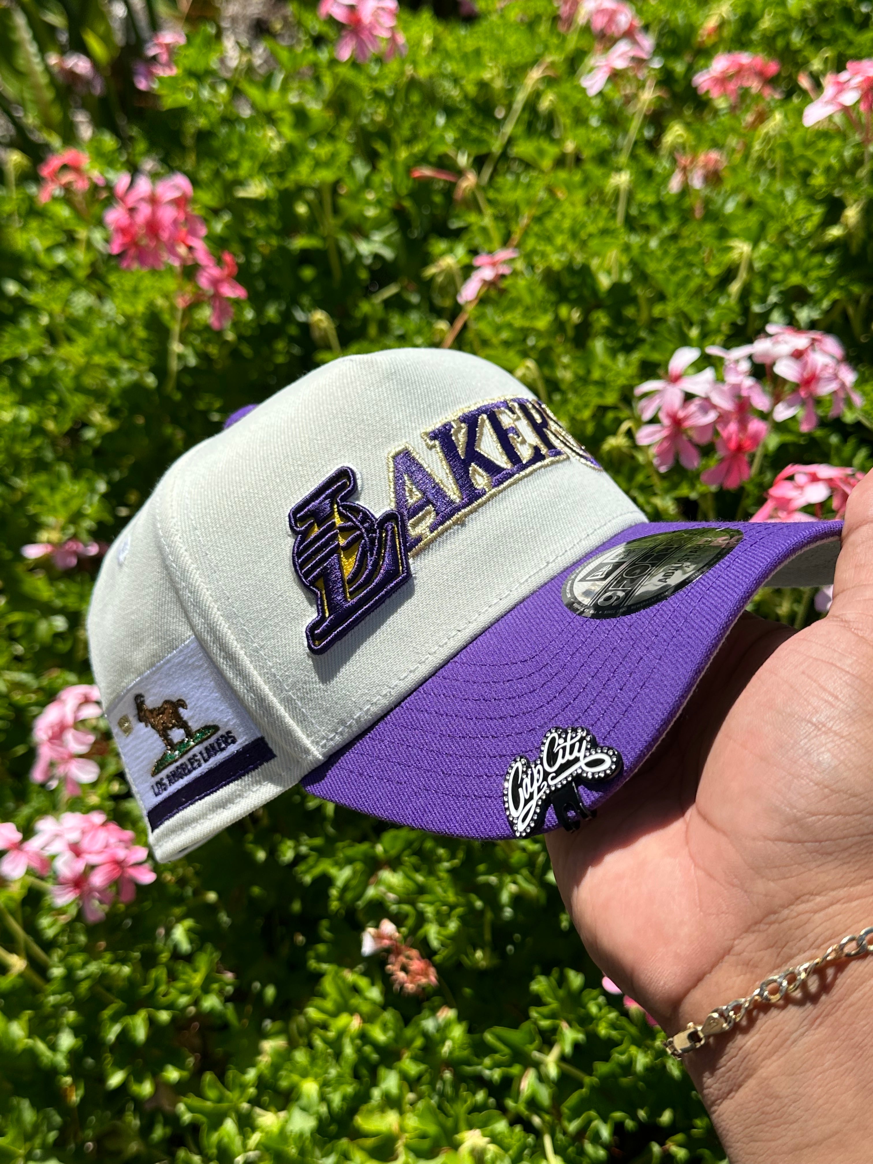 NEW ERA EXCLUSIVE 9FORTY A-FRAME CHROME WHITE/PURPLE LOS ANGELES LAKERS W/ GOAT SIDE PATCH