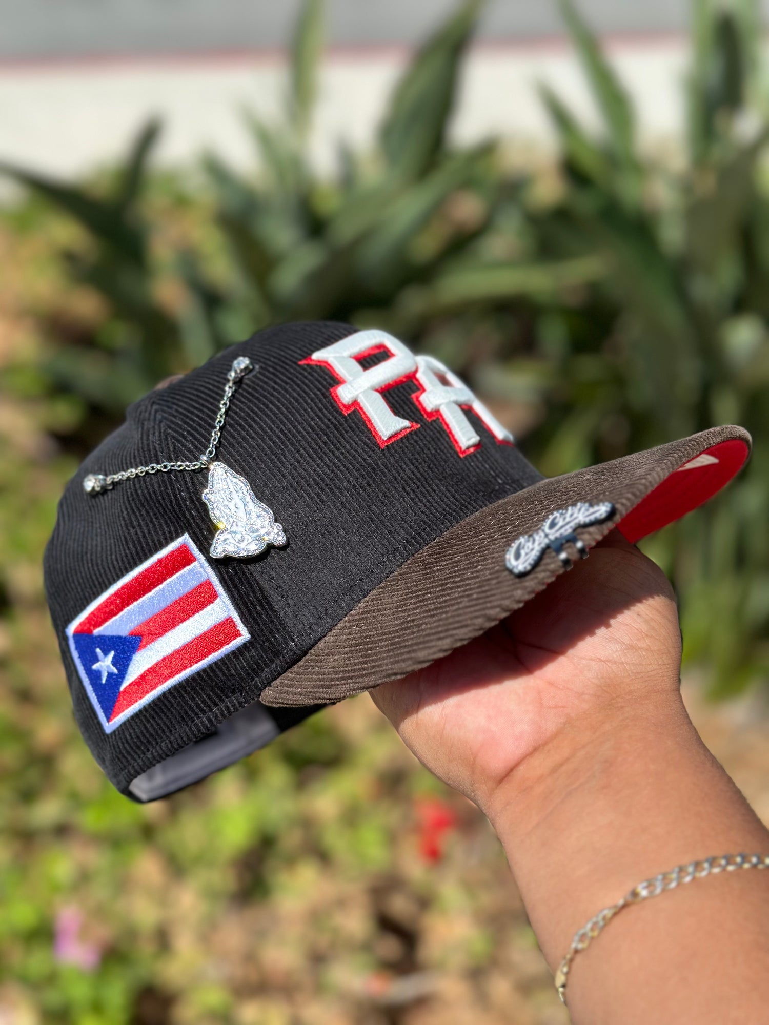 NEW ERA EXCLUSIVE 59FIFTY BLACK/BROWN CORDUROY PUERTO RICO W/ PUERTO RICO FLAG SIDE PATCH