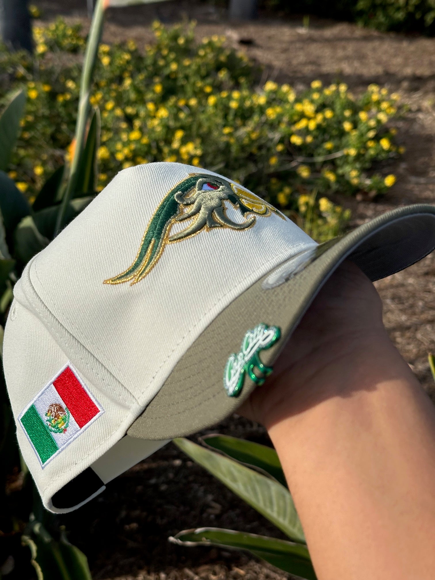 NEW ERA EXCLUSIVE 9FIFTY A-FRAME CHROME WHITE/OLIVE PERICOS DE PUEBLA SNAPBACK W/ MEXICO FLAG SIDE PATCH