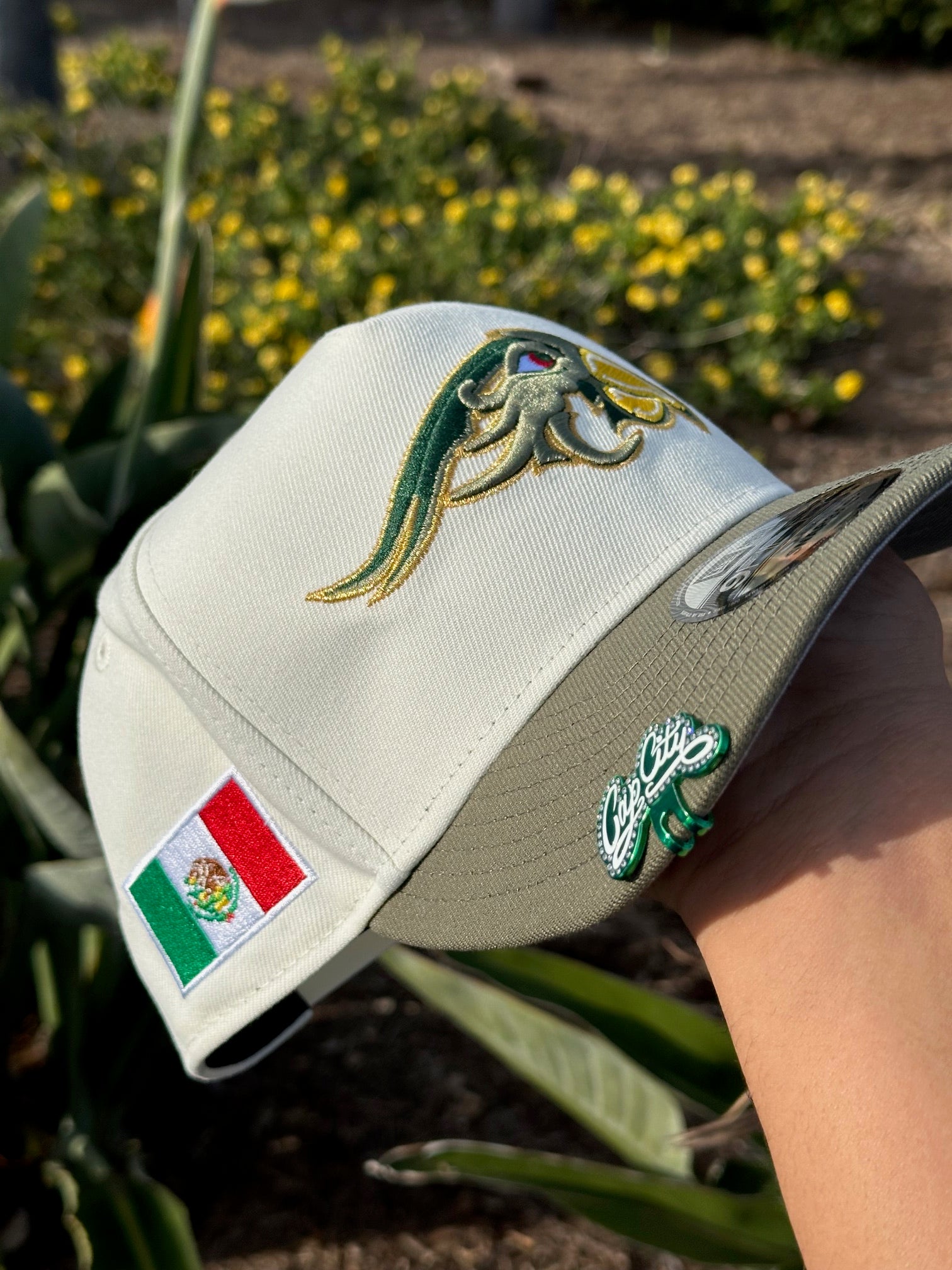 NEW ERA EXCLUSIVE 9FIFTY A-FRAME CHROME WHITE/OLIVE PERICOS DE PUEBLA SNAPBACK W/ MEXICO FLAG SIDE PATCH