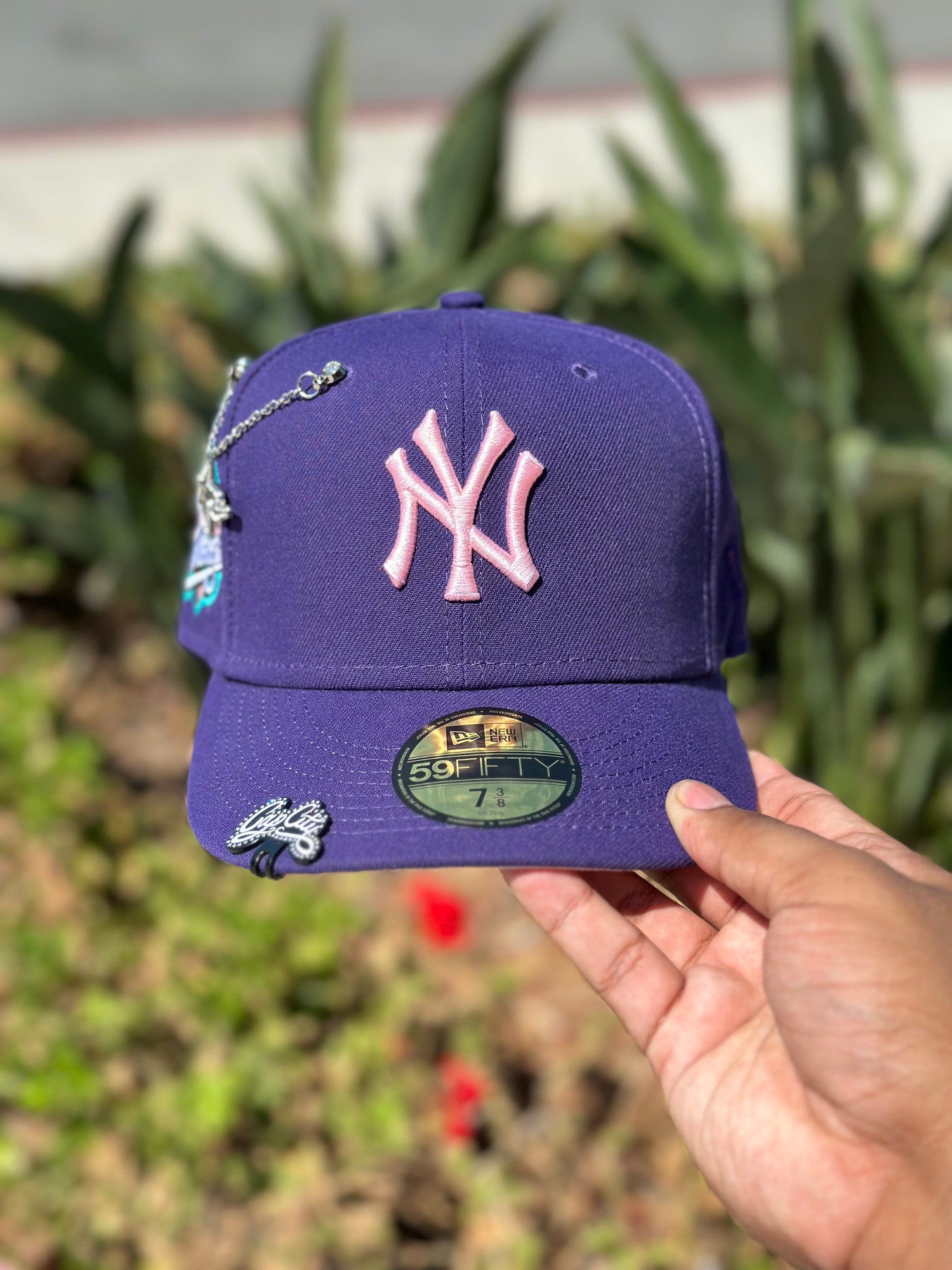 NEW ERA EXCLUSIVE 59FIFTY PURPLE NEW YORK YANKEES W/ 1999 WORLD SERIES SIDE PATCH