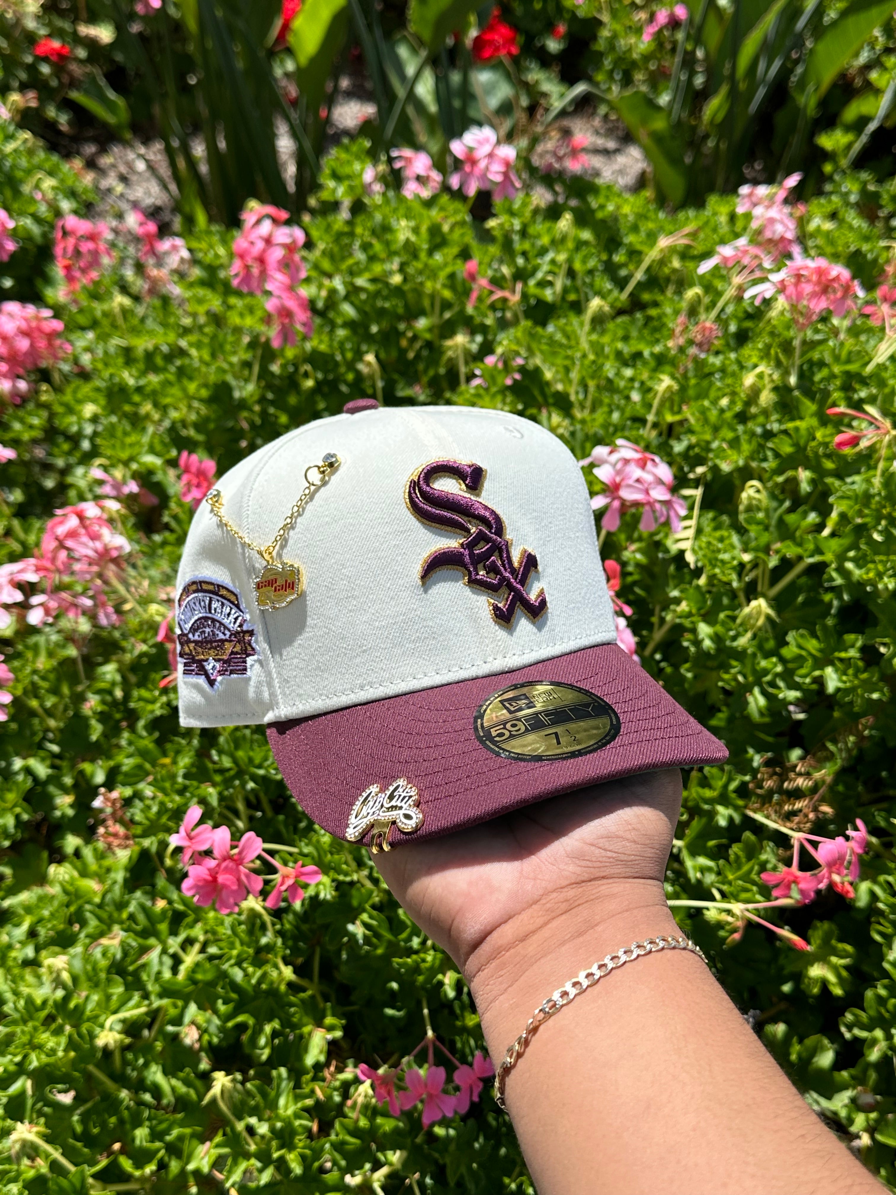 NEW ERA EXCLUSIVE 59FIFTY CHROME WHITE/BURGUNDY CHICAGO WHITE SOX W/ COMISKEY PARK SIDE PATCH